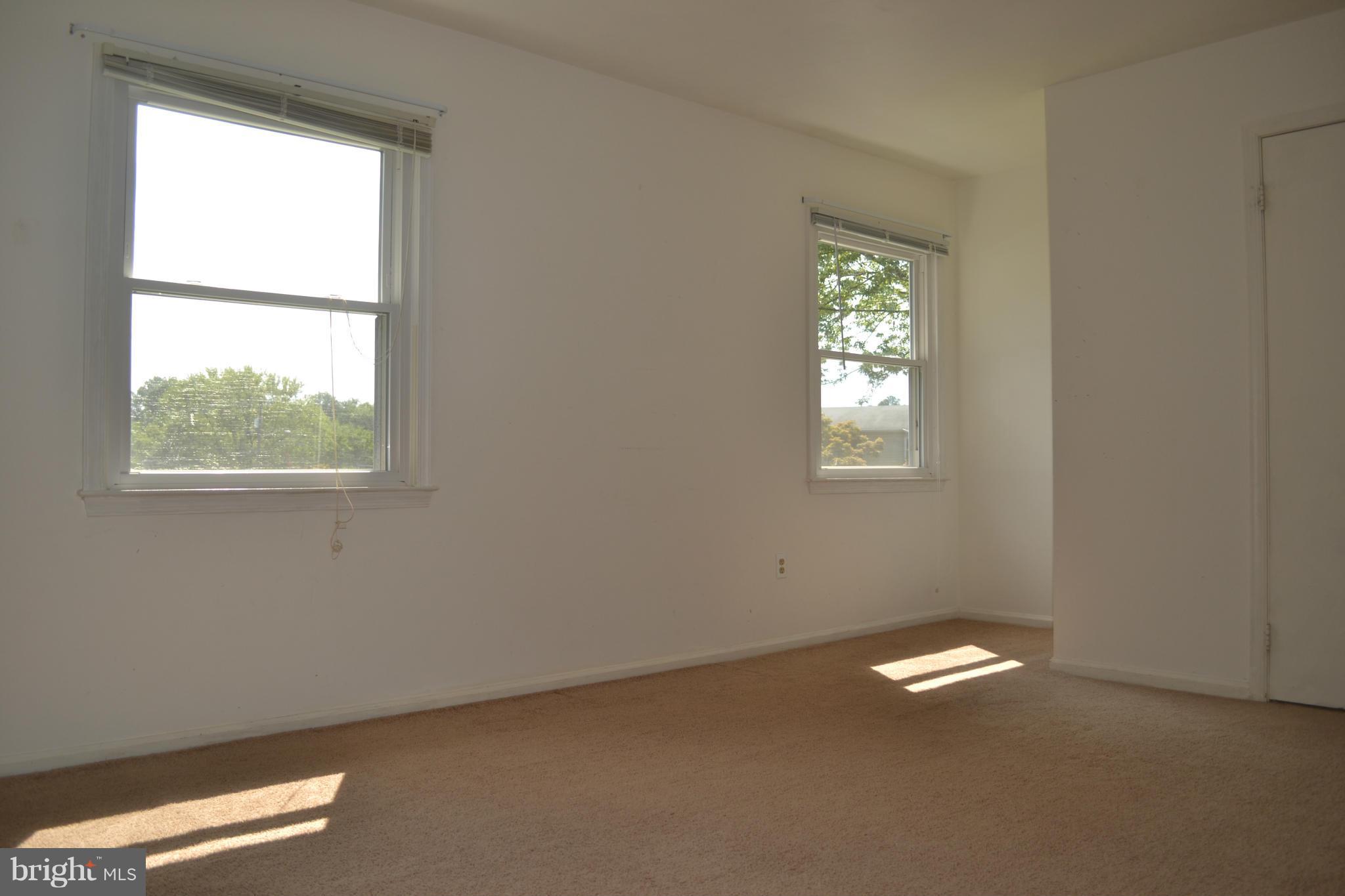 FIVE OAKS ESTATES - Residential Lease