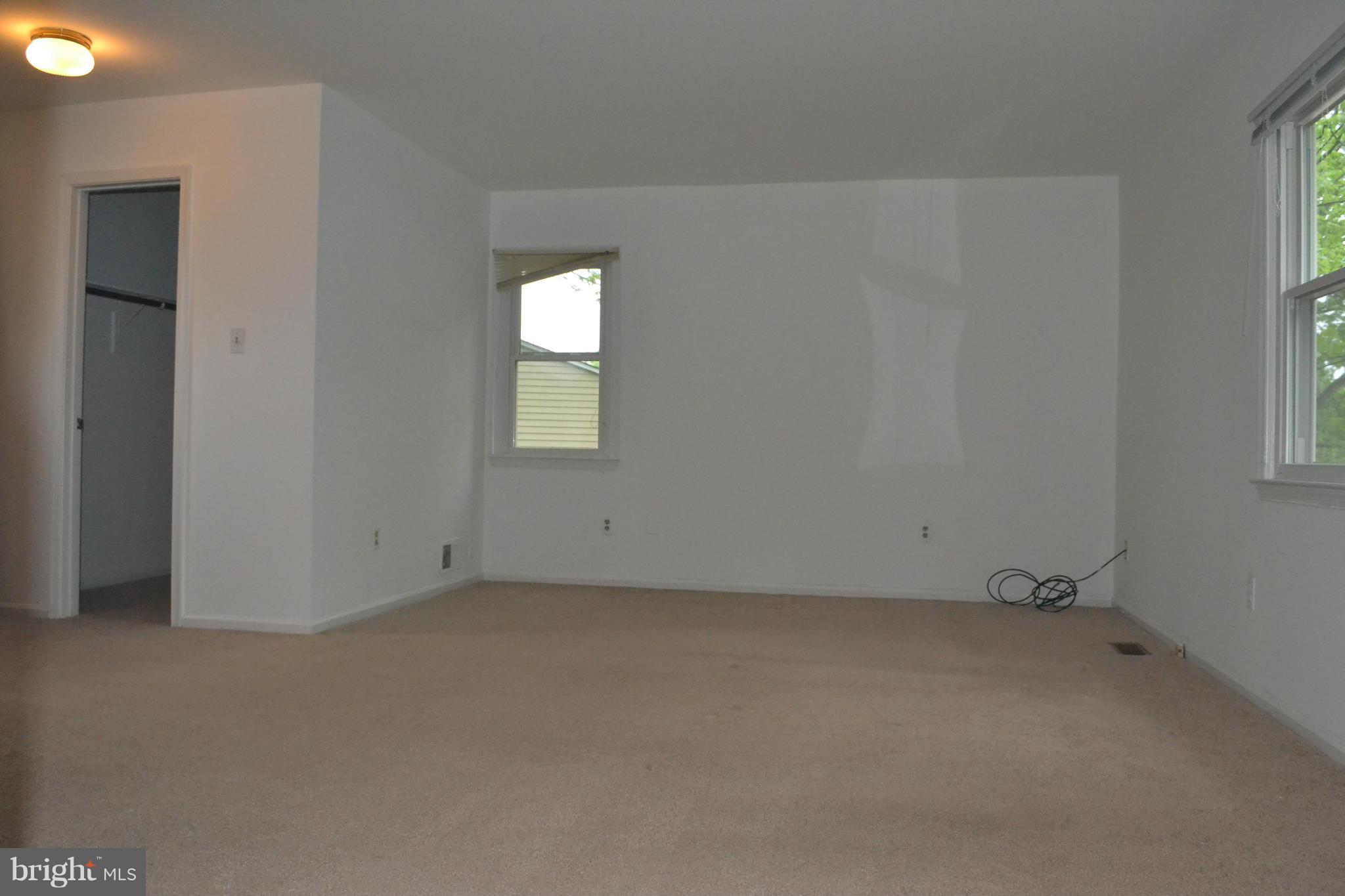 FIVE OAKS ESTATES - Residential Lease