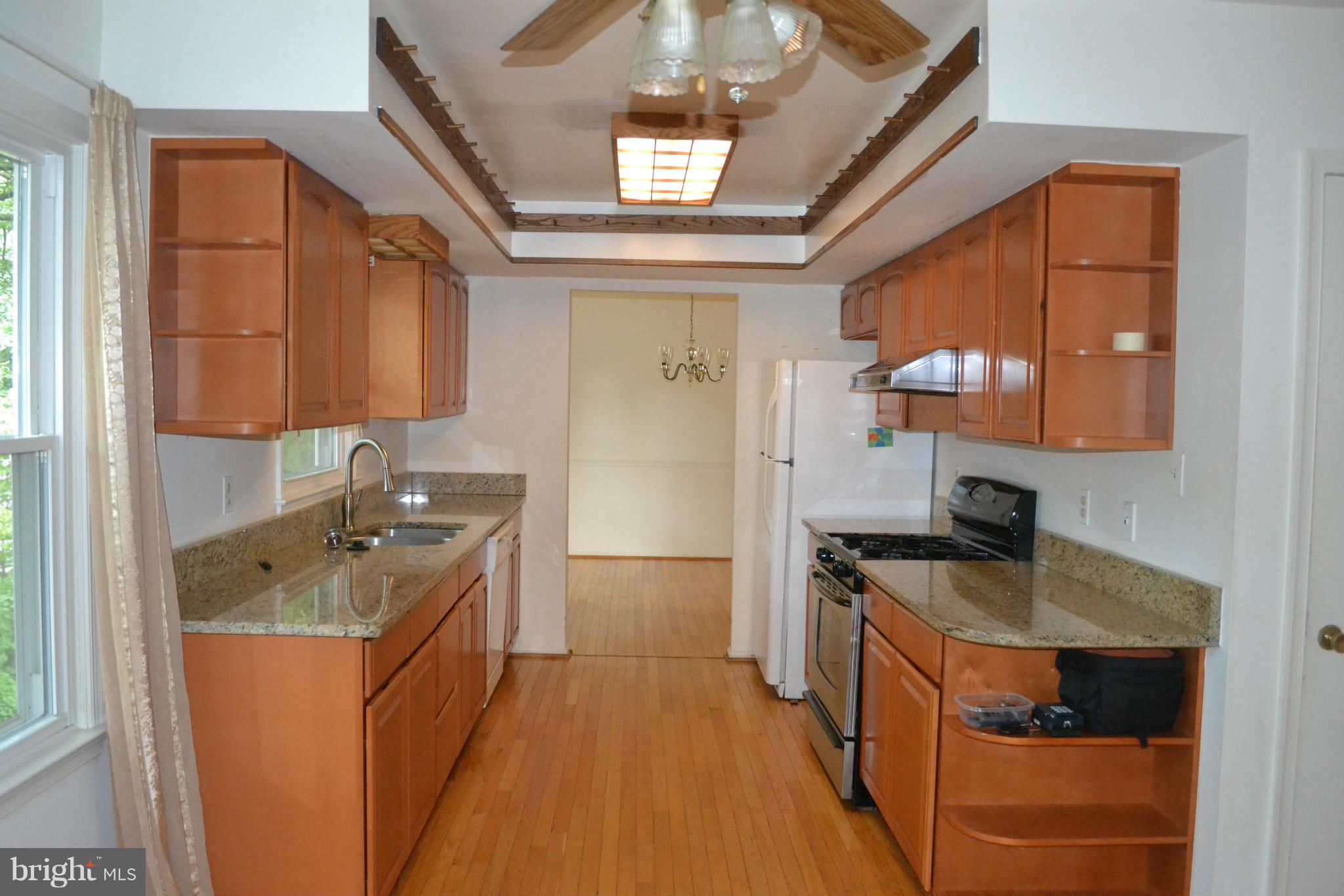 FIVE OAKS ESTATES - Residential Lease