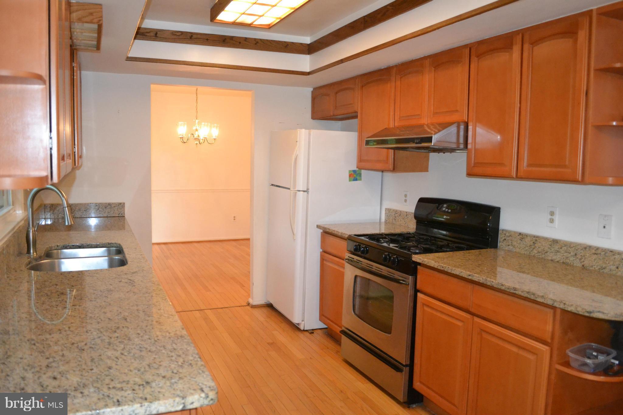 FIVE OAKS ESTATES - Residential Lease