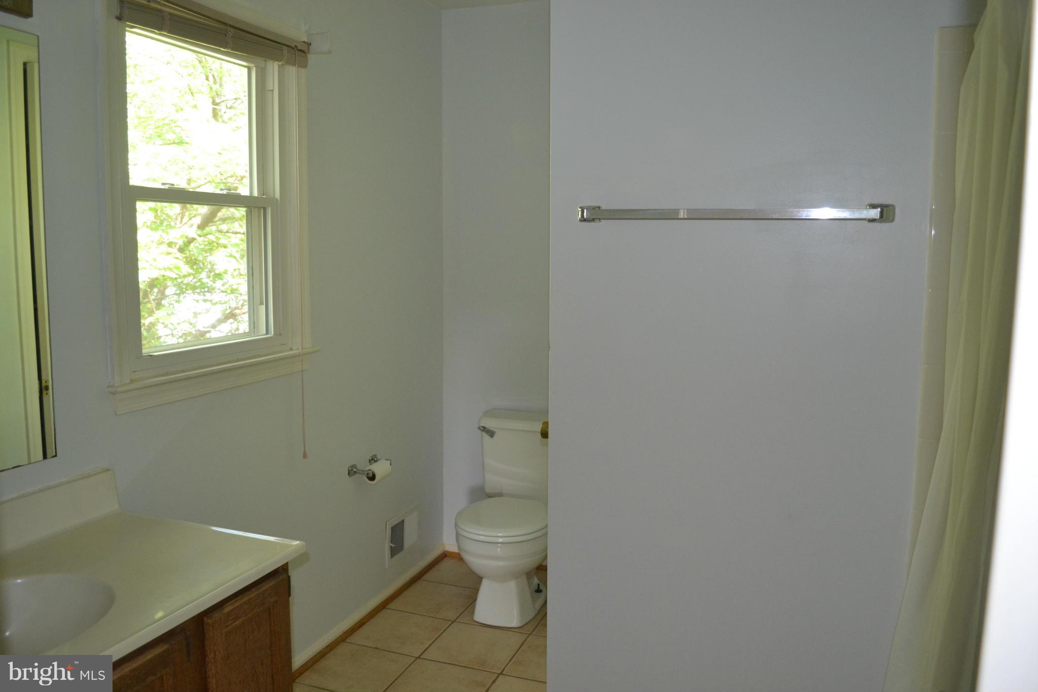 FIVE OAKS ESTATES - Residential Lease