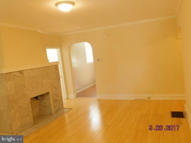 194 E PLUMSTEAD AVENUE