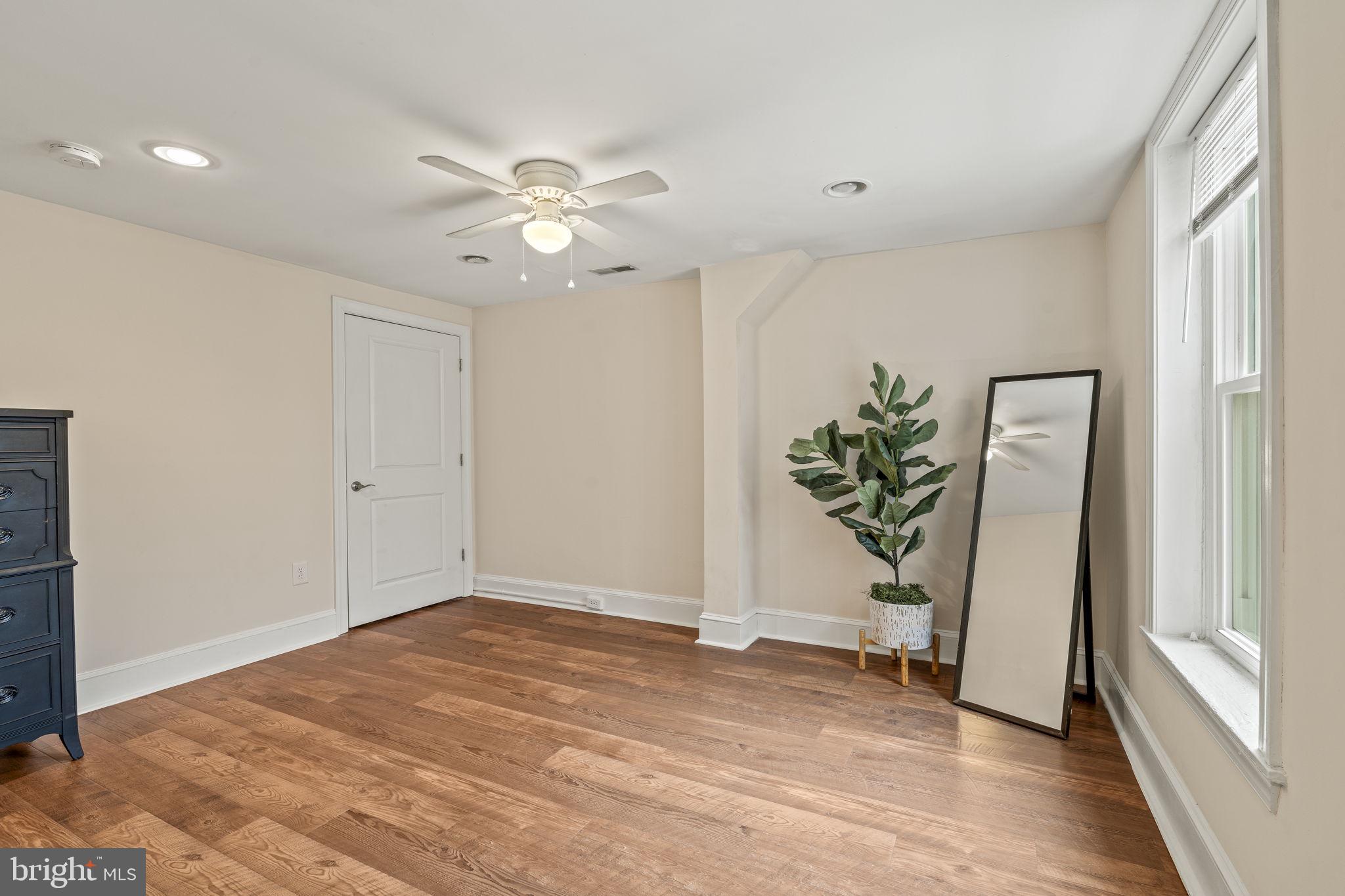 EAST FALLS - Residential