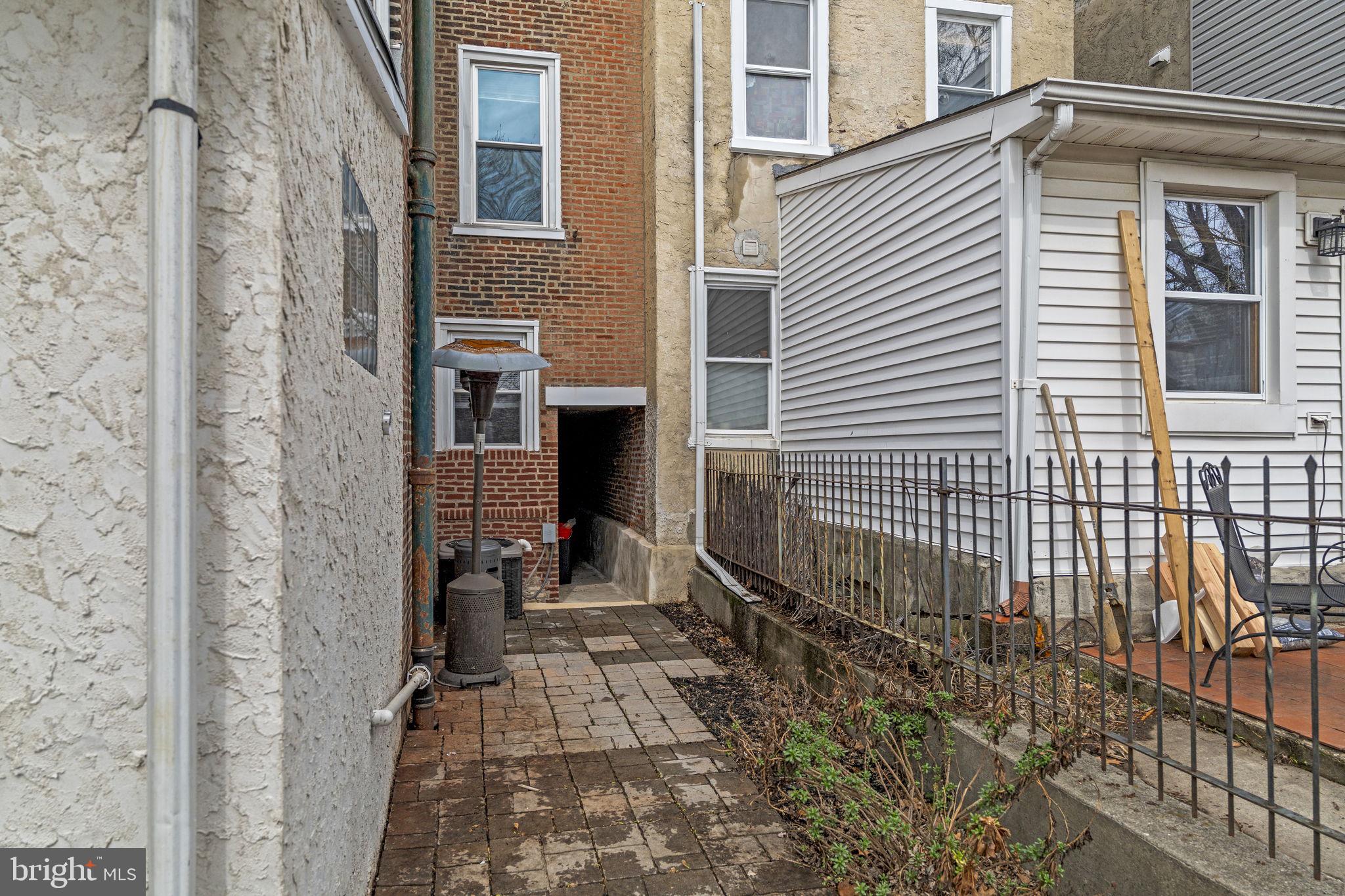 EAST FALLS - Residential