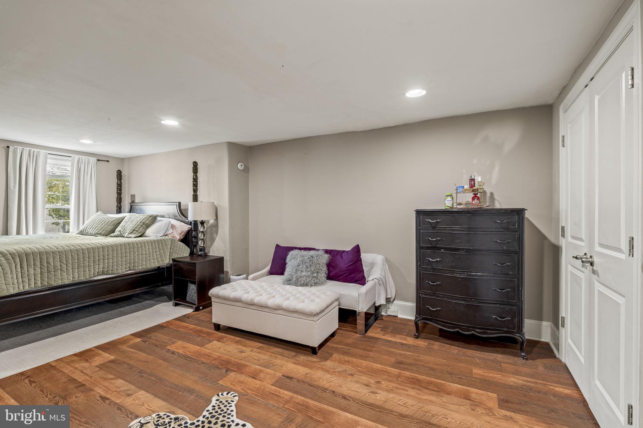 EAST FALLS - Residential