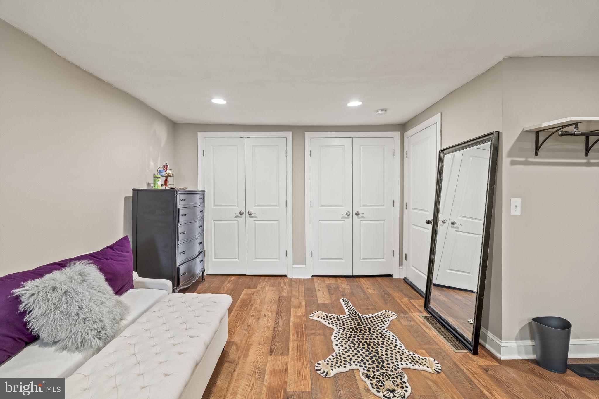 EAST FALLS - Residential