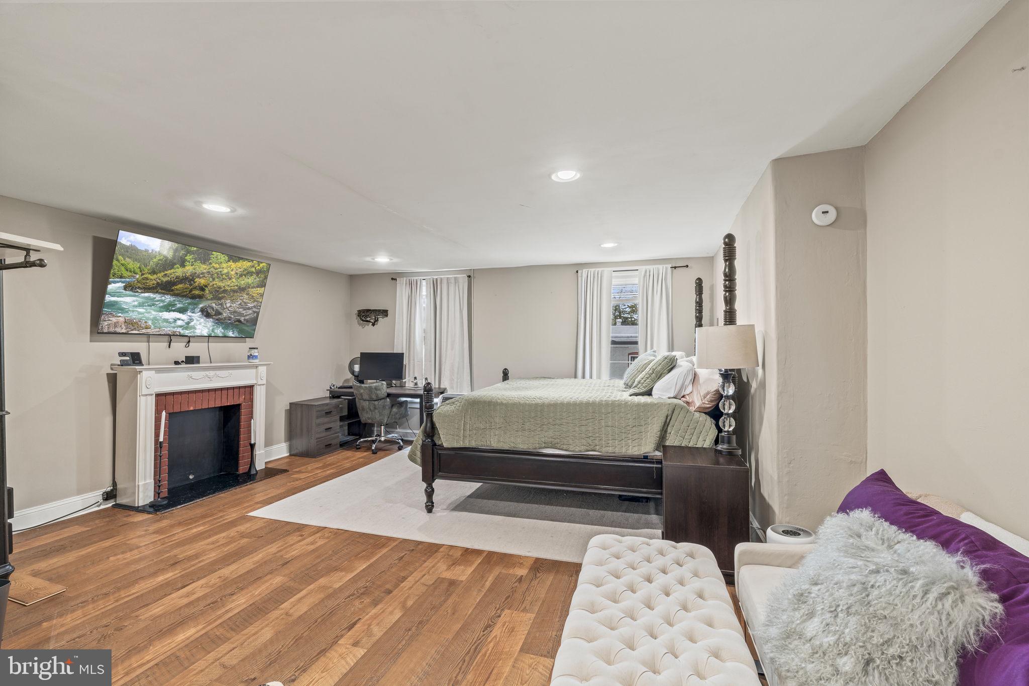 EAST FALLS - Residential