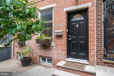 Townhouse For Rent - 213 W George Street<br/> PHILADELPHIA, PA 19123