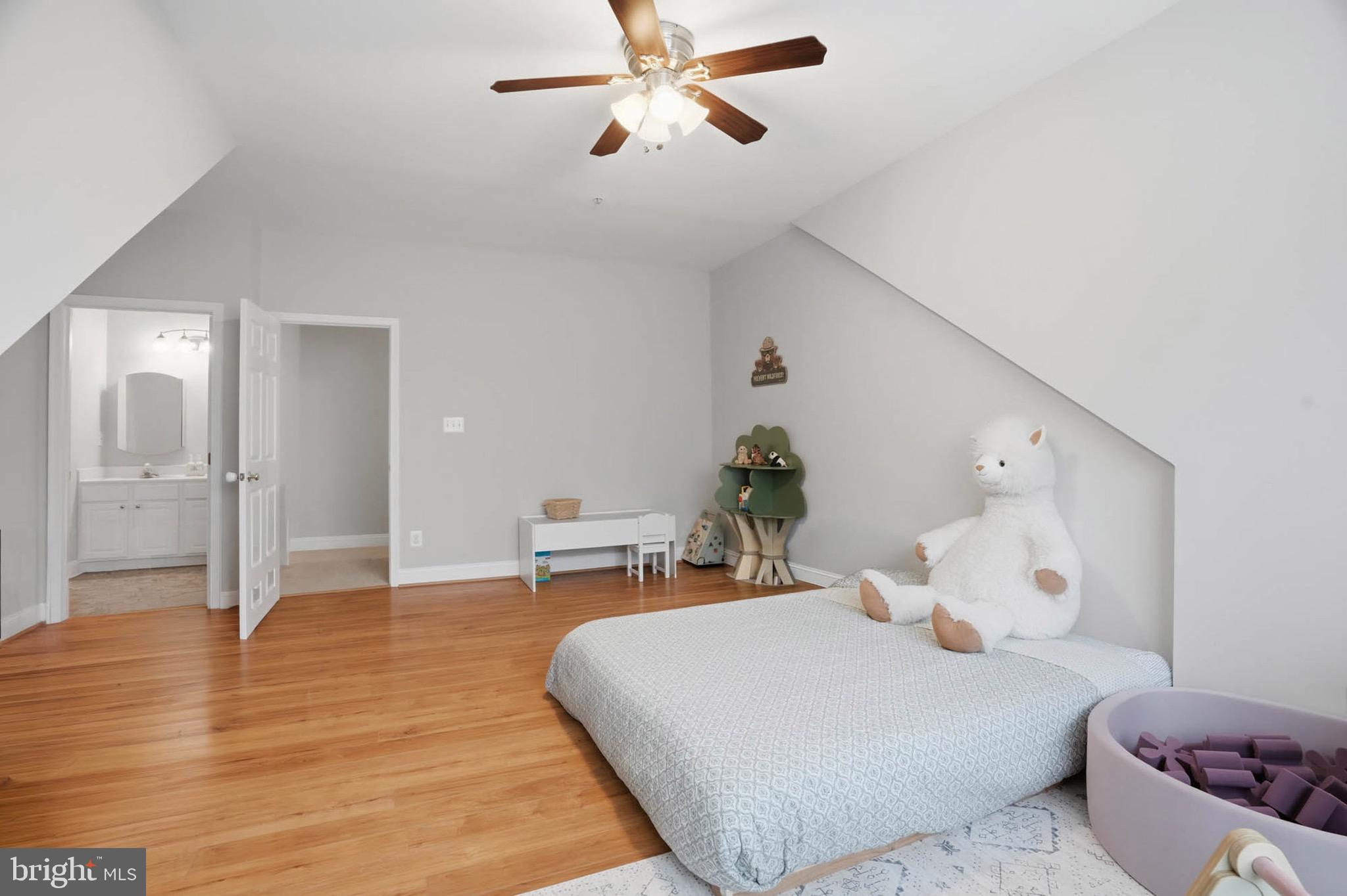 RIVER COLONY - Residential