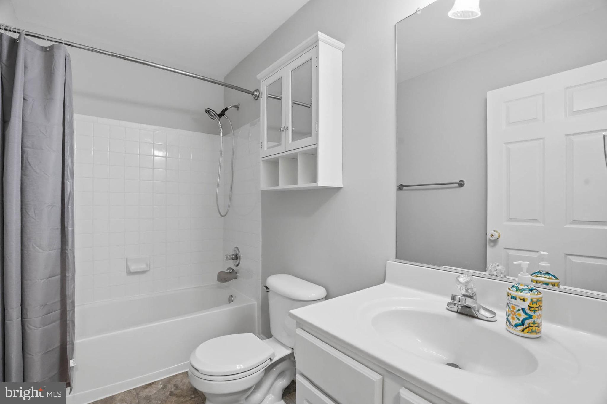 RIVER COLONY - Residential