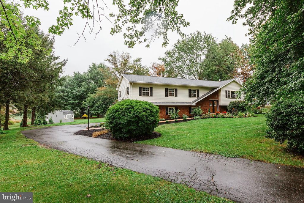 Photo of 191 Carol Drive, Washington Boro, PA 17582 (MLS # PALA2057934)