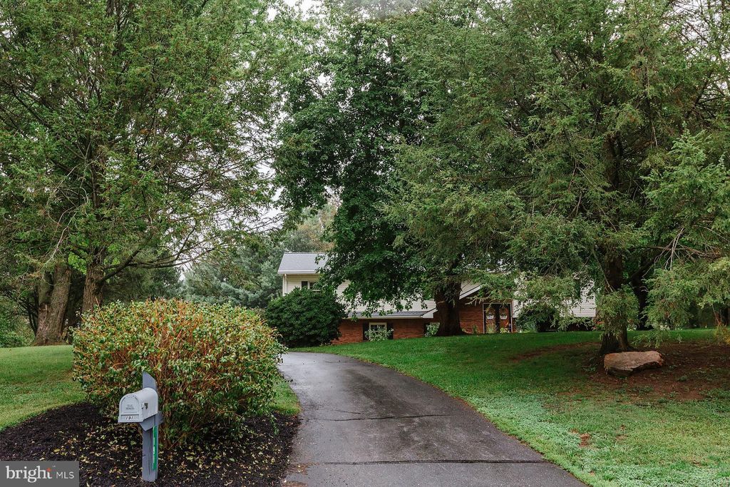 Photo of 191 Carol Drive, Washington Boro, PA 17582 (MLS # PALA2057934)