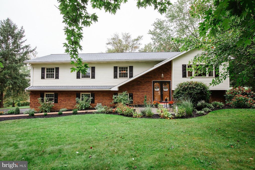 Photo of 191 Carol Drive, Washington Boro, PA 17582 (MLS # PALA2057934)