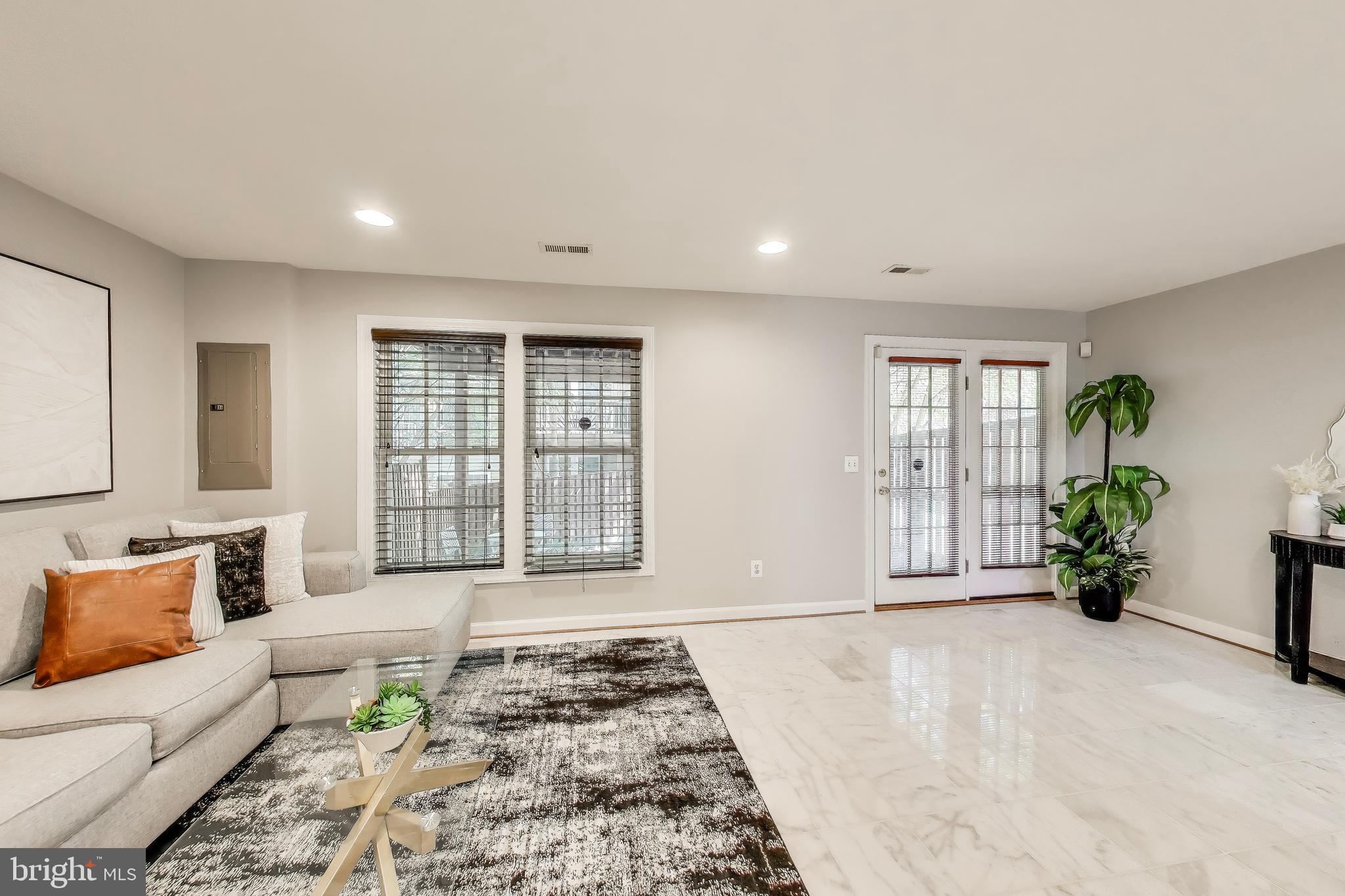 LAUREL CREST - Residential