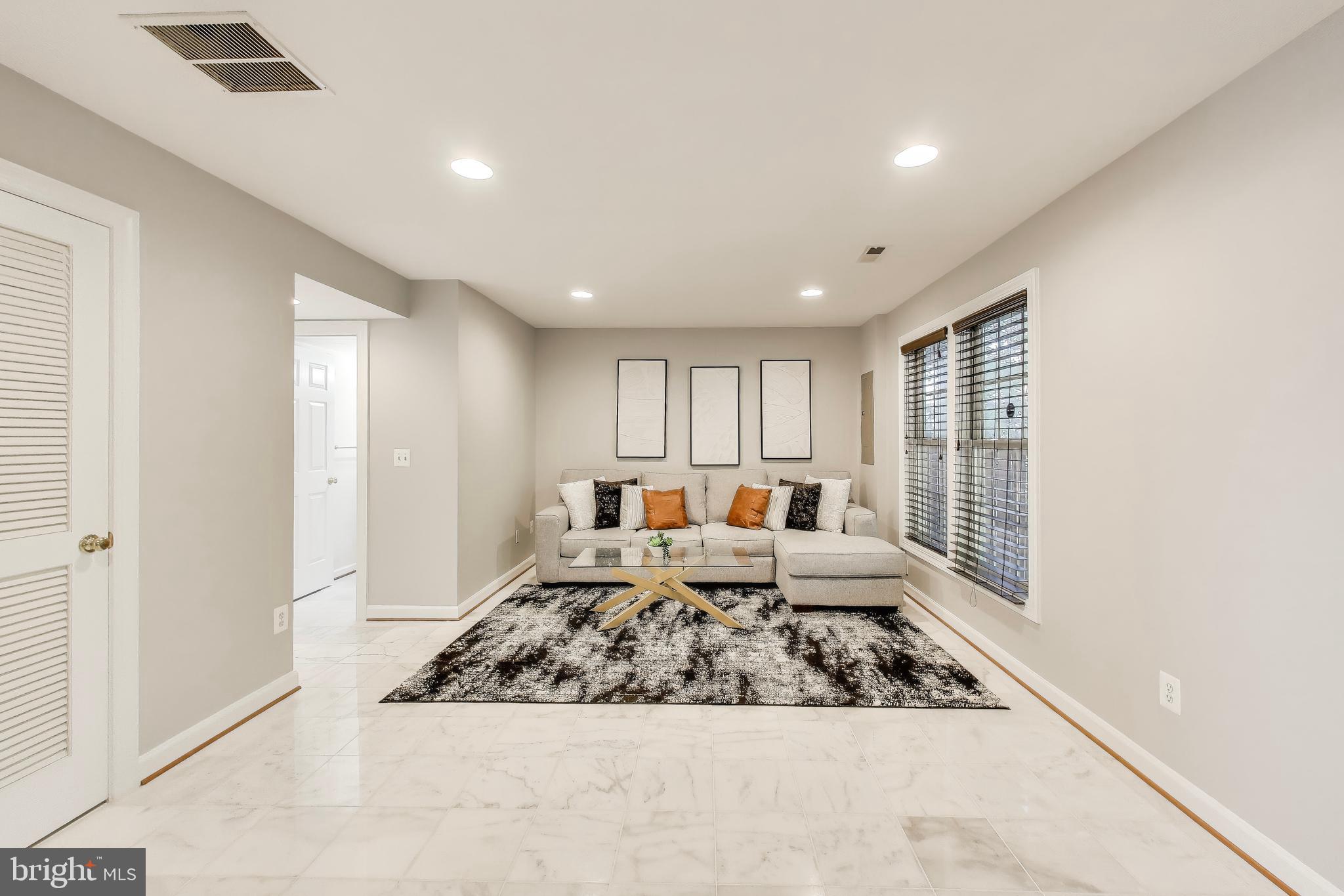 LAUREL CREST - Residential