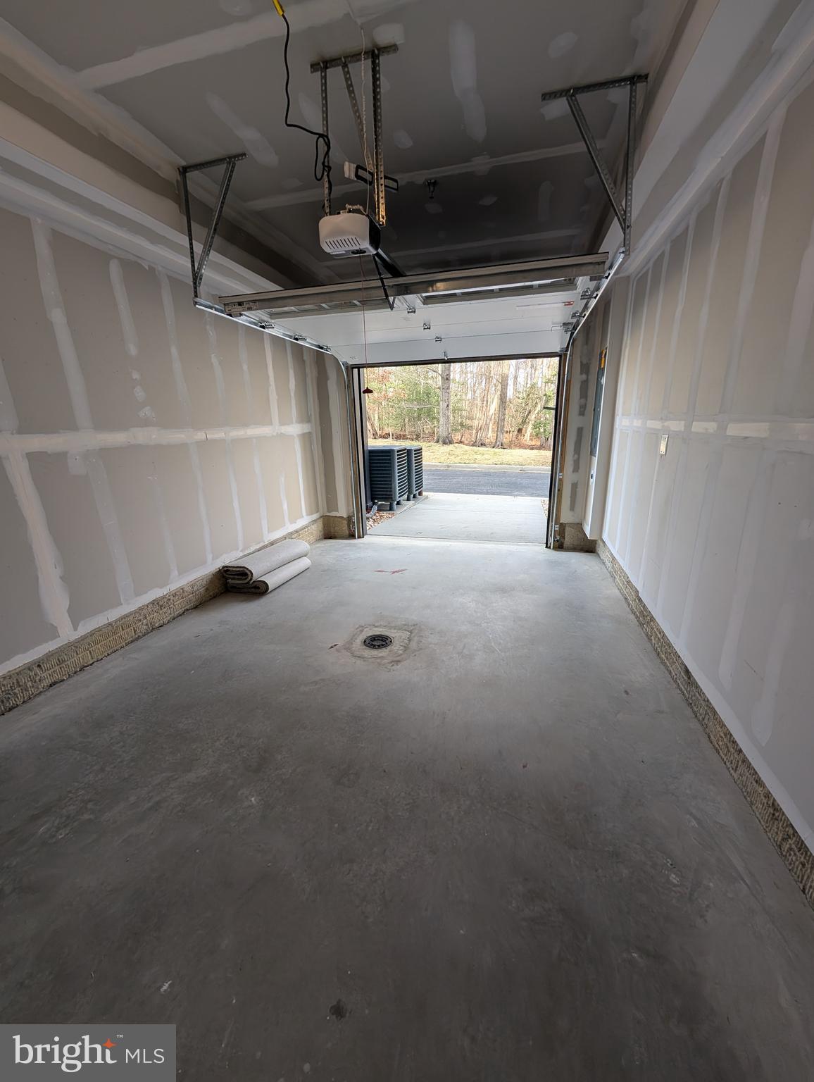 PADDOCK POINTE - Residential Lease