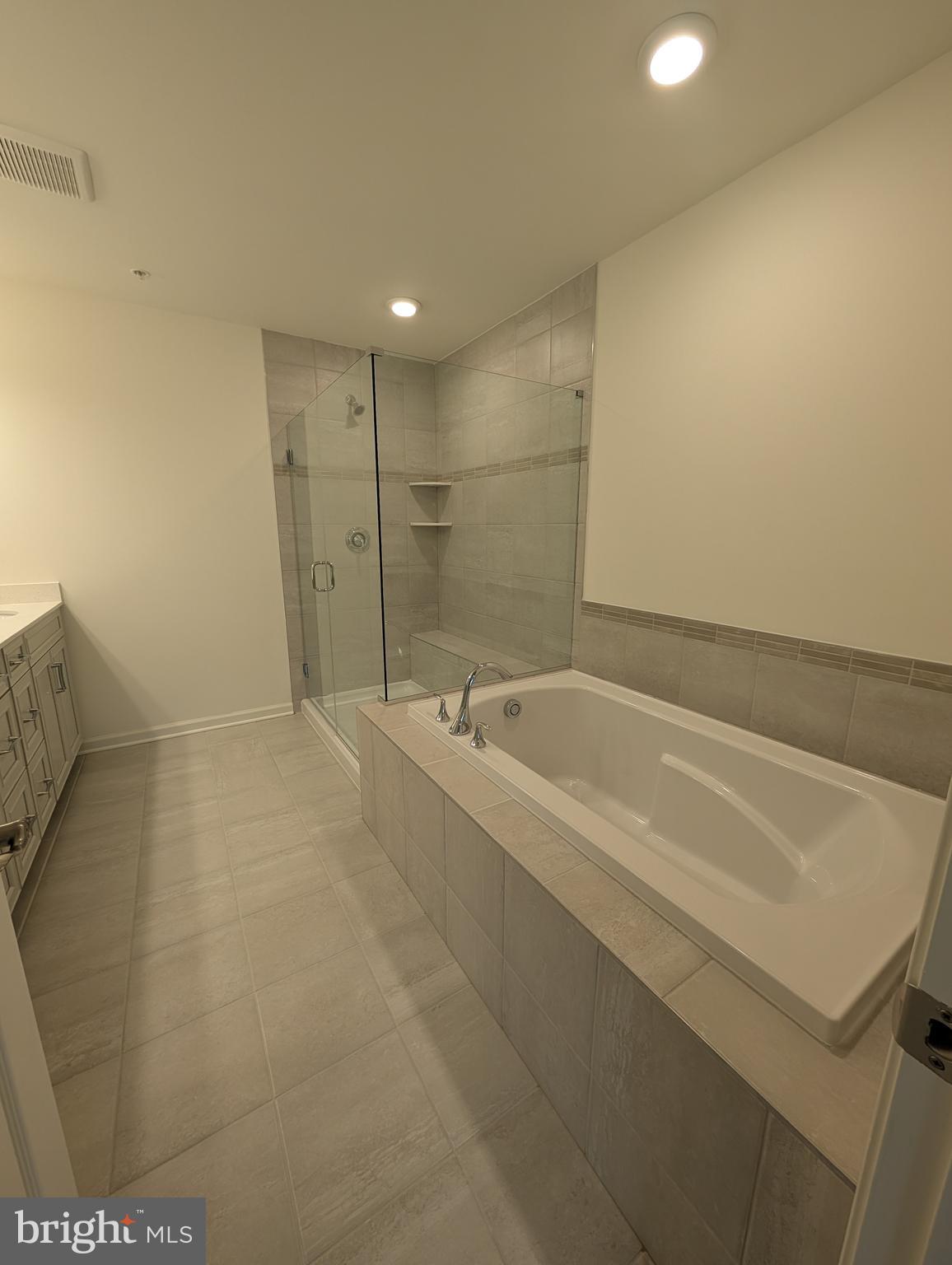 PADDOCK POINTE - Residential Lease