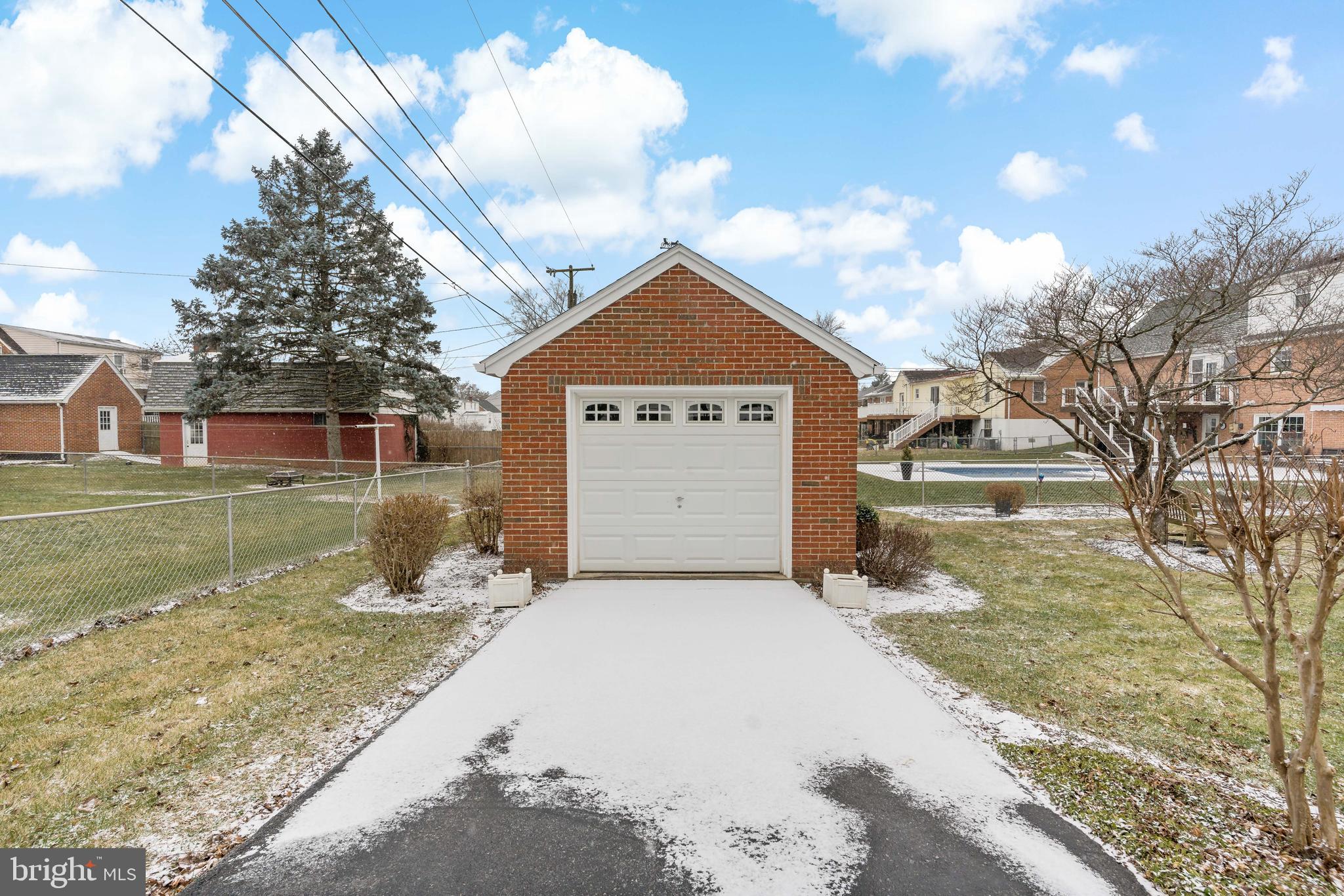 BERKELEY MANOR - Residential