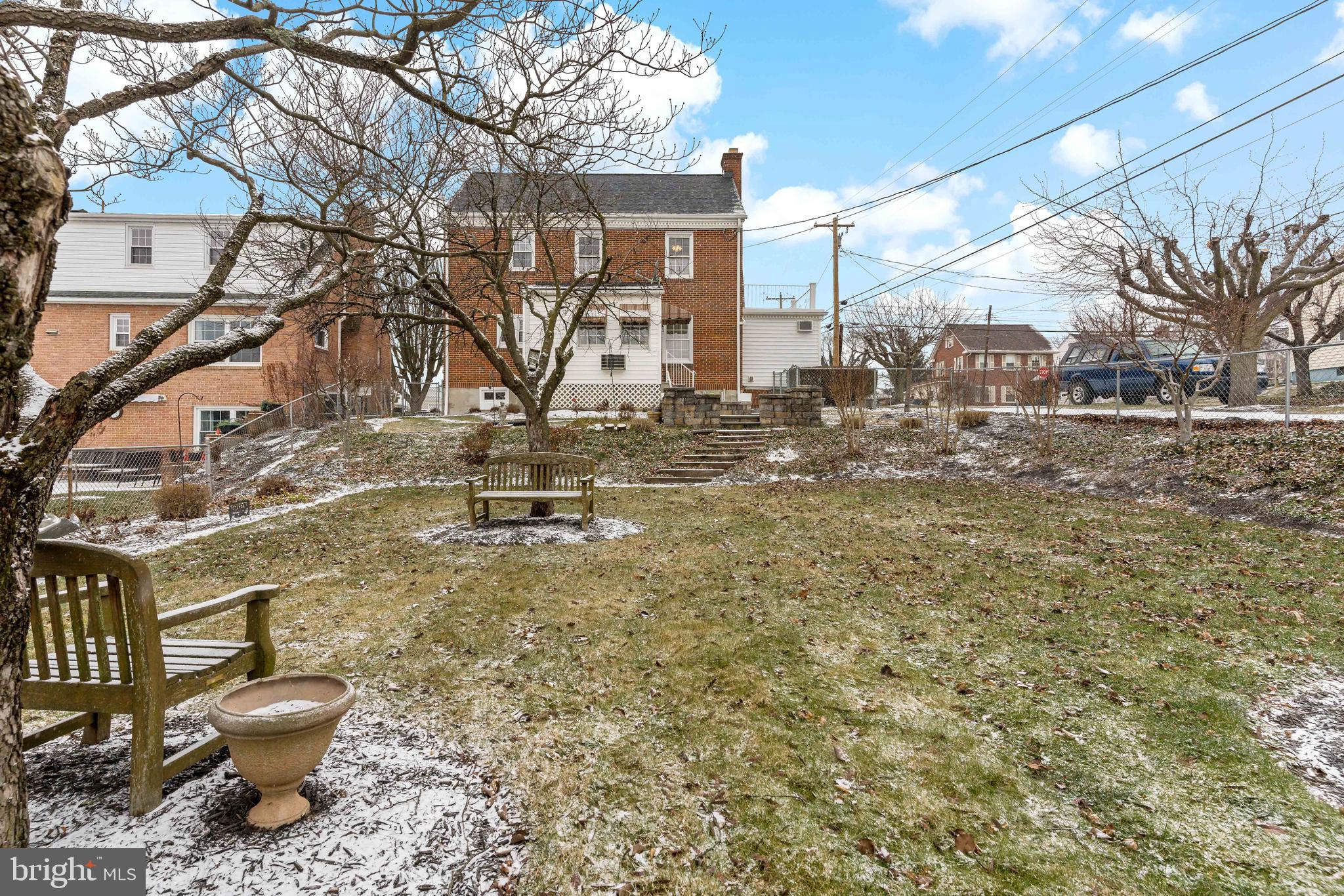 BERKELEY MANOR - Residential