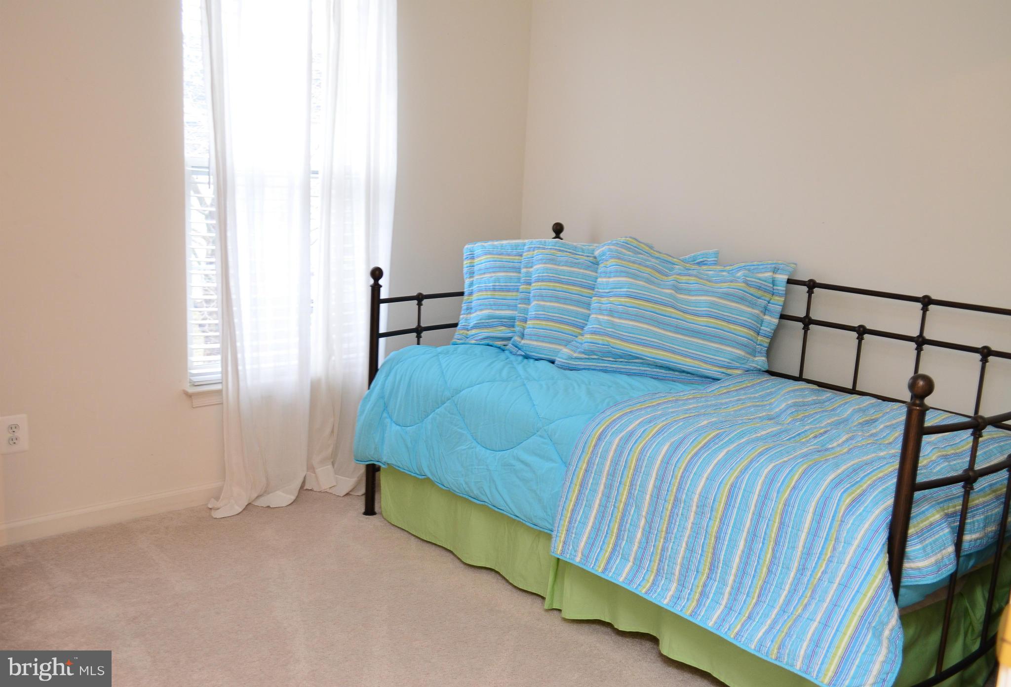 SOUTH RIDING - Residential