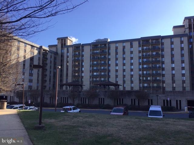 WOODLAKE TOWERS - Residential