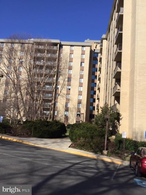 WOODLAKE TOWERS - Residential