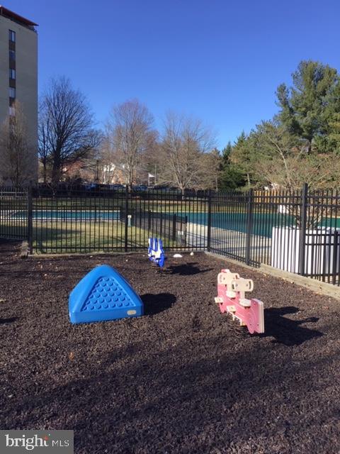 WOODLAKE TOWERS - Residential