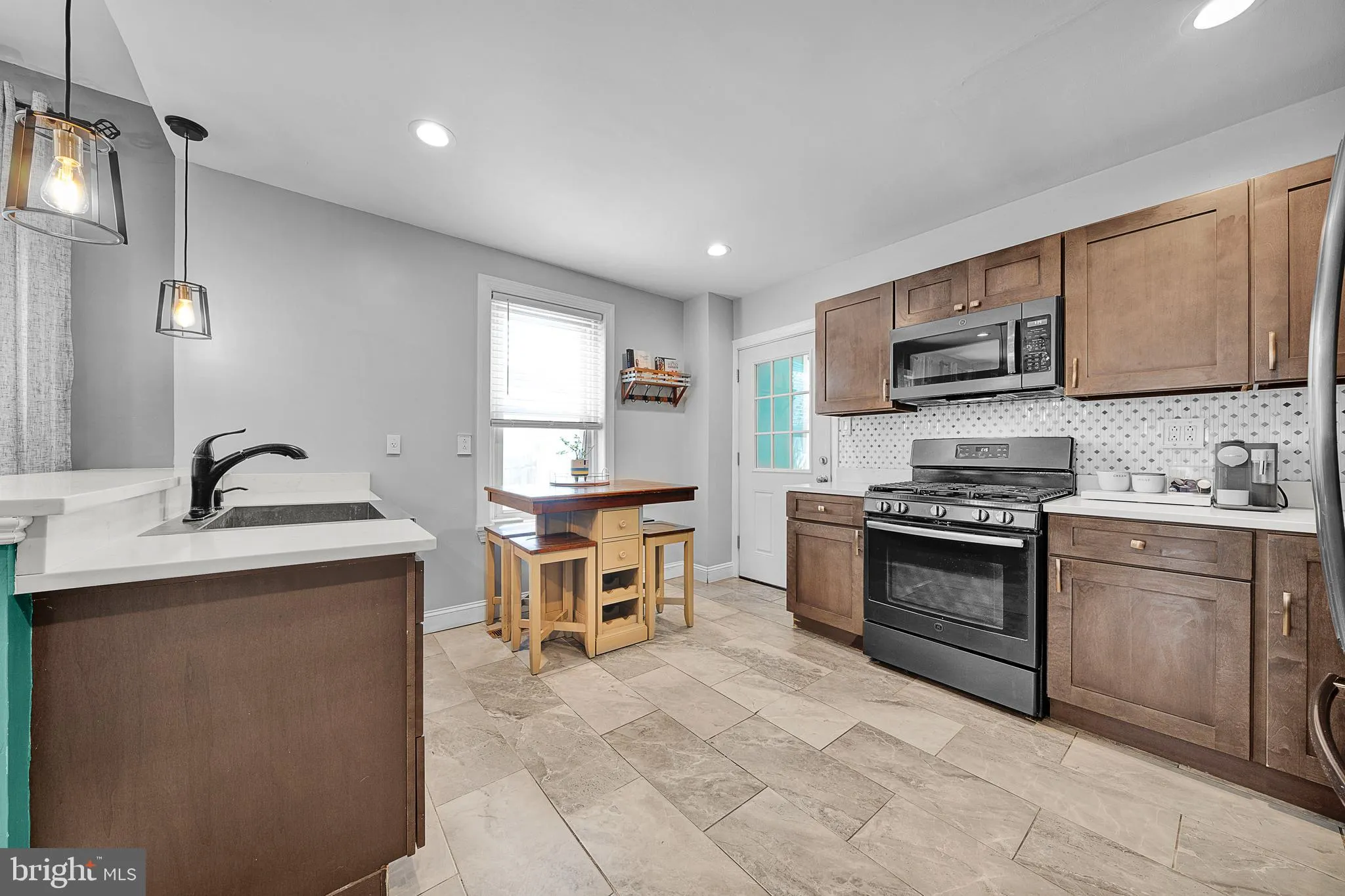 Jenkintown, Pennsylvania 19046, United States, 4 Bedrooms Bedrooms, ,3 BathroomsBathrooms,Residential,Pending,19102