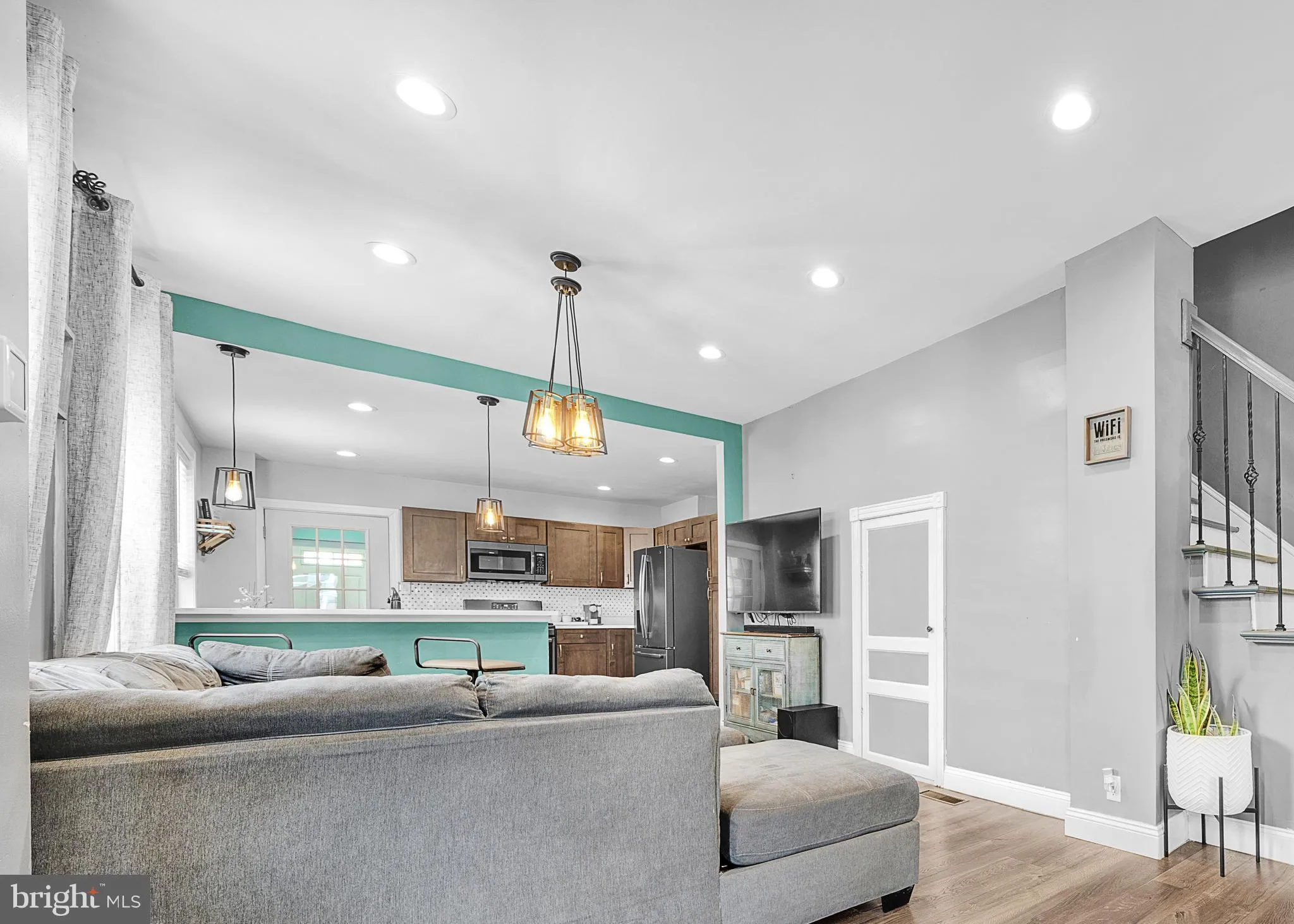 Jenkintown, Pennsylvania 19046, United States, 4 Bedrooms Bedrooms, ,3 BathroomsBathrooms,Residential,Pending,19102