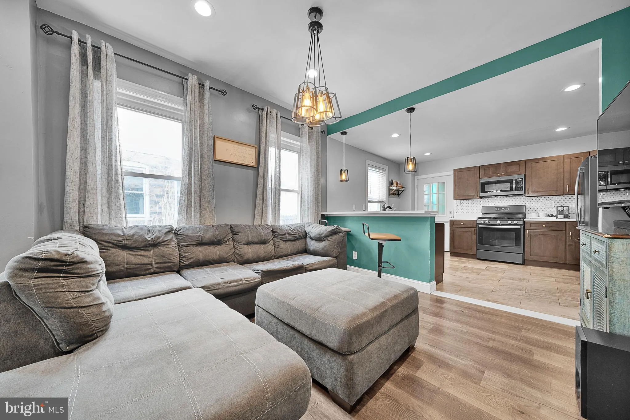 Jenkintown, Pennsylvania 19046, United States, 4 Bedrooms Bedrooms, ,3 BathroomsBathrooms,Residential,Pending,19102