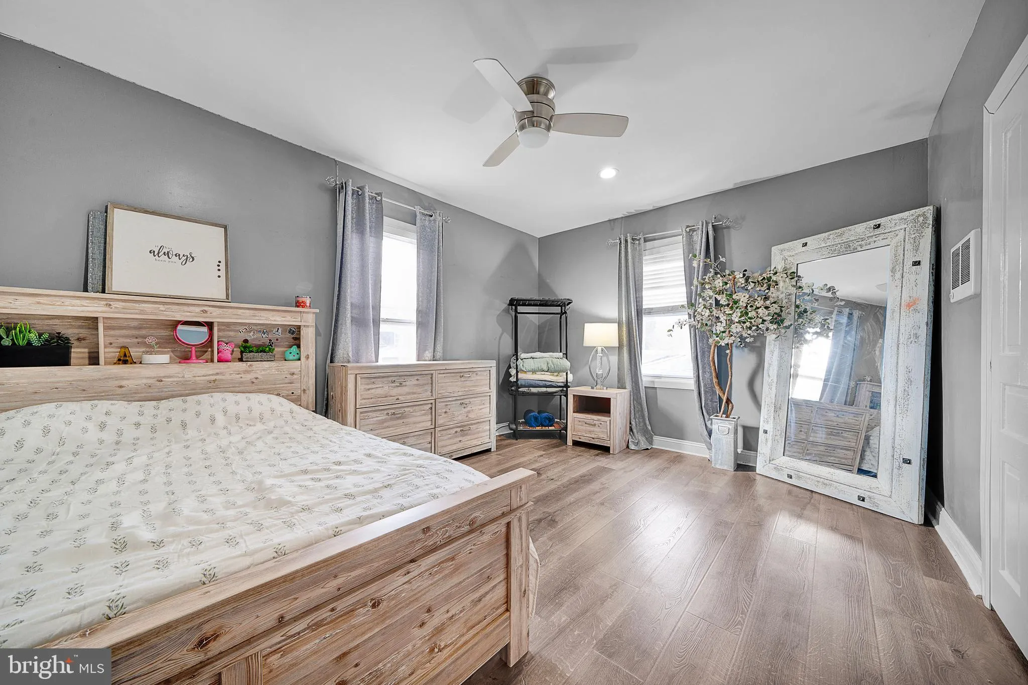 Jenkintown, Pennsylvania 19046, United States, 4 Bedrooms Bedrooms, ,3 BathroomsBathrooms,Residential,Pending,19102