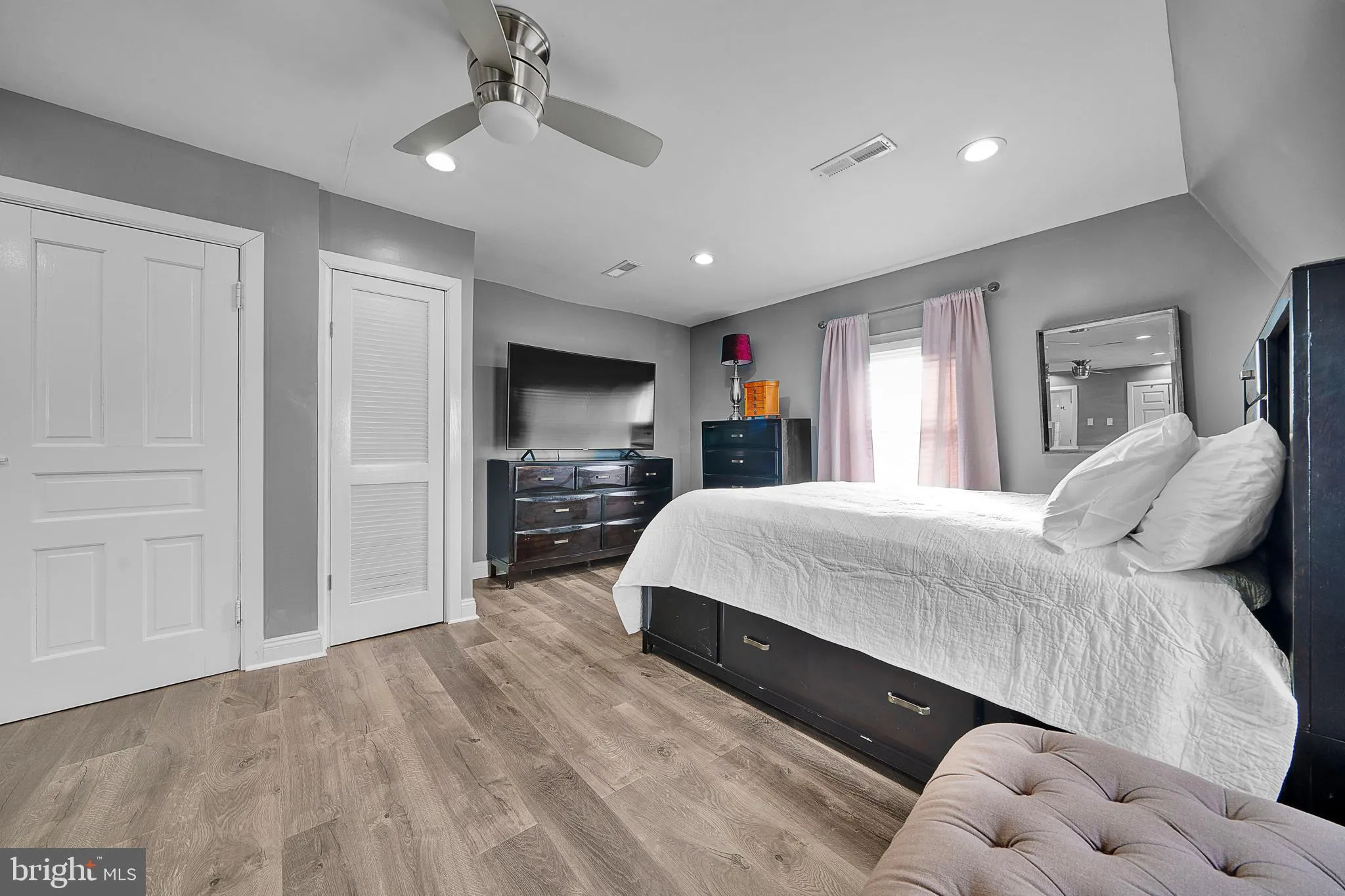 Jenkintown, Pennsylvania 19046, United States, 4 Bedrooms Bedrooms, ,3 BathroomsBathrooms,Residential,Pending,19102