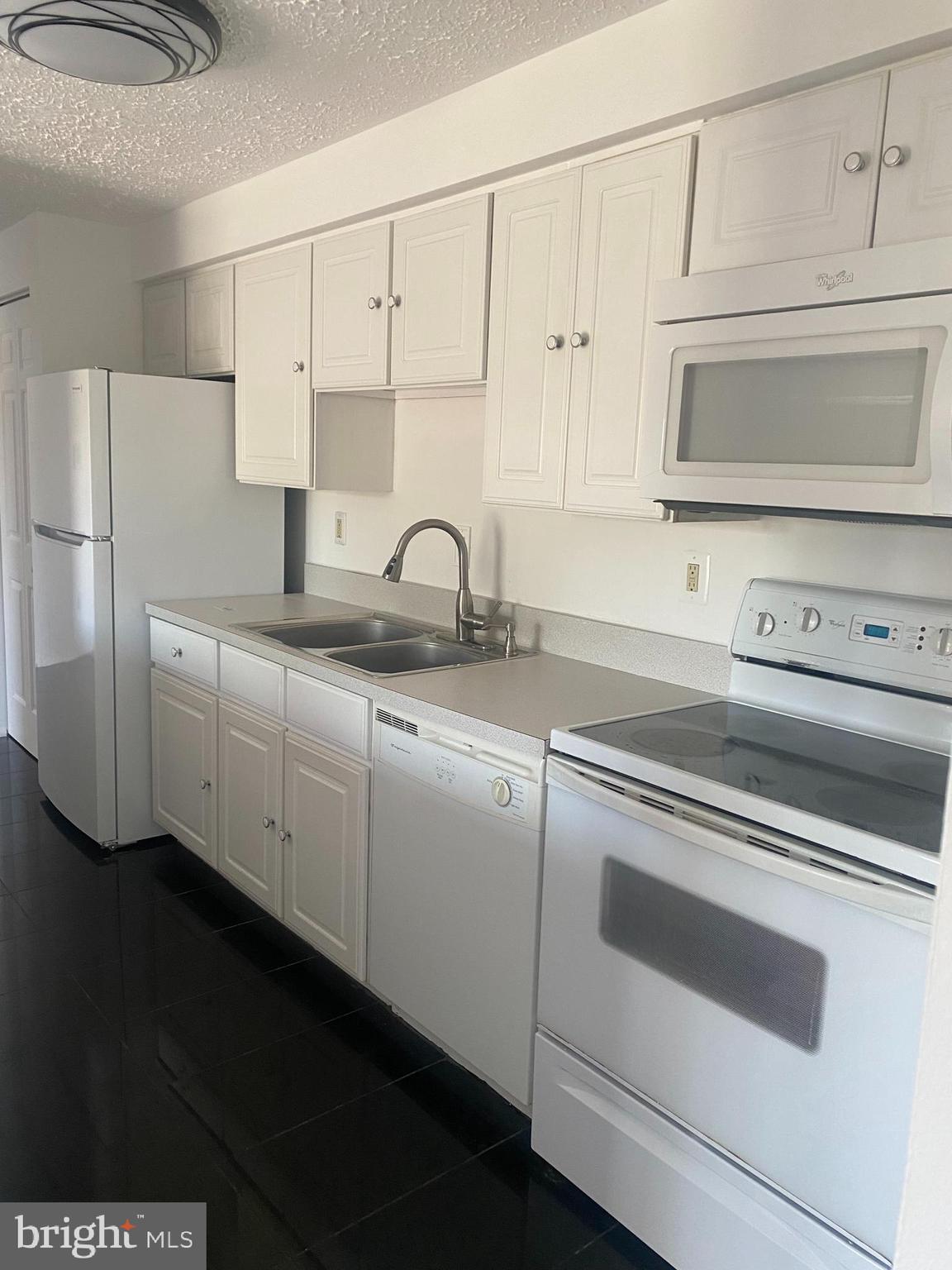 GUNNERS LAKE - Residential Lease