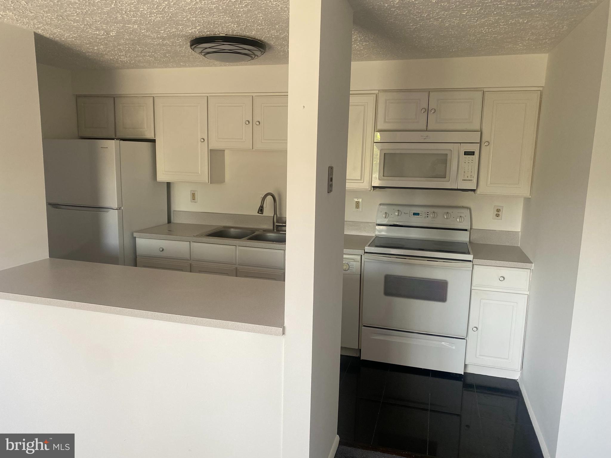 GUNNERS LAKE - Residential Lease