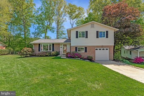 Photo of 5392 Gainsborough Drive, FAIRFAX, VA 22032 (MLS # VAFX2296506)