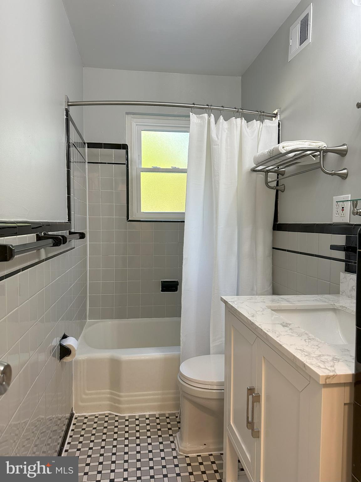 WESTHAMPTON - Residential Lease