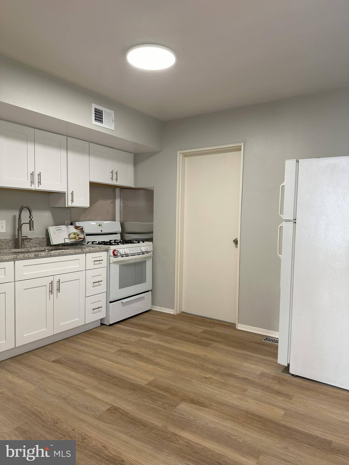 WESTHAMPTON - Residential Lease