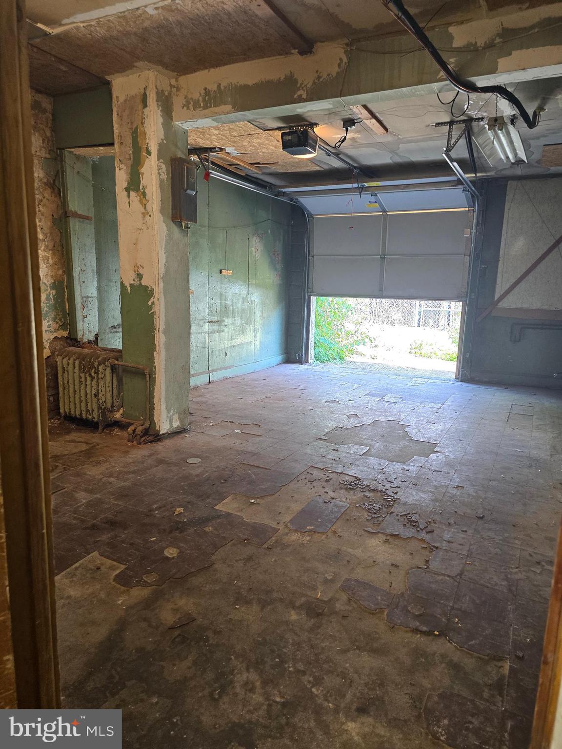 OLNEY - Commercial Sale