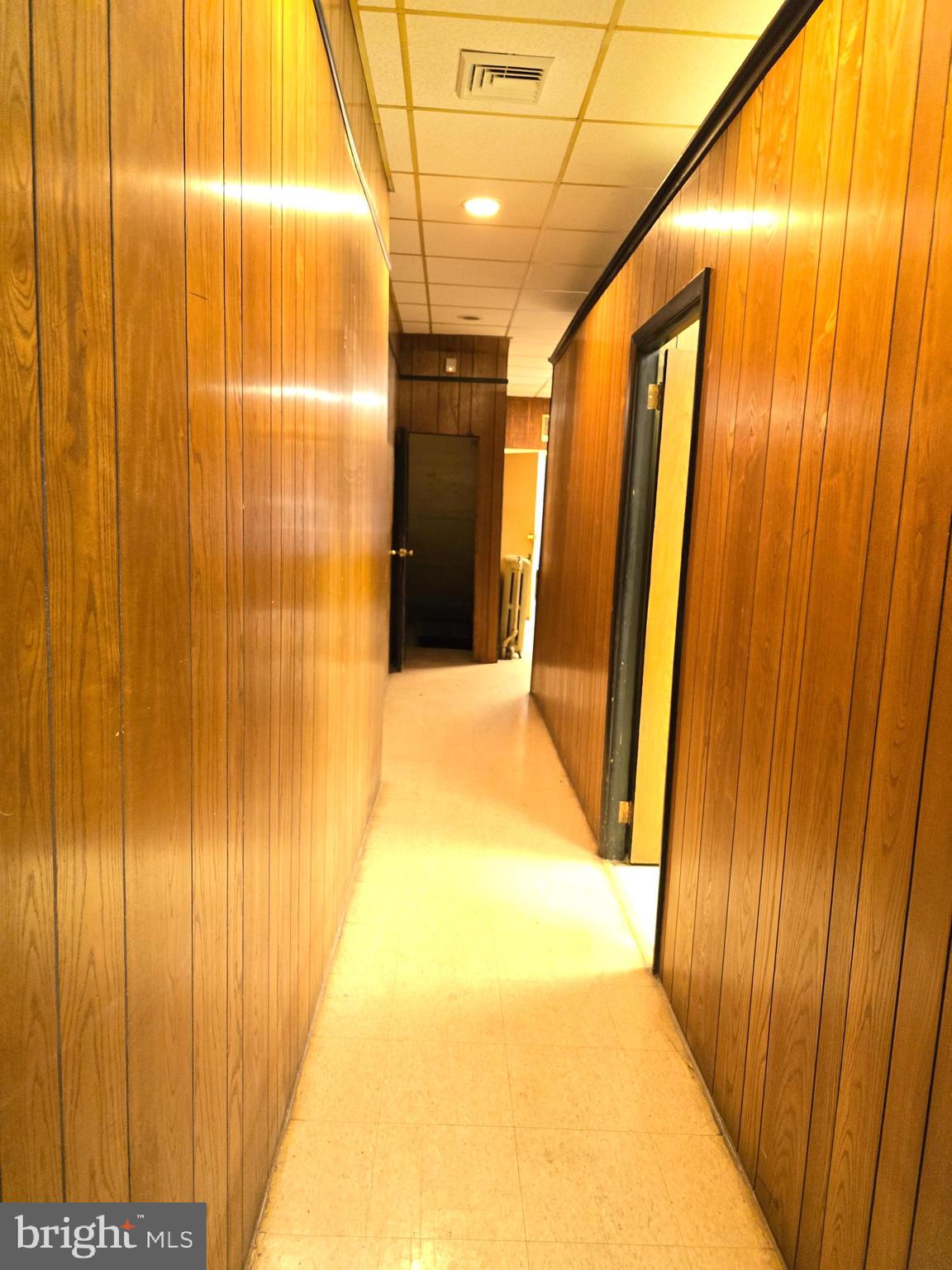 OLNEY - Commercial Sale