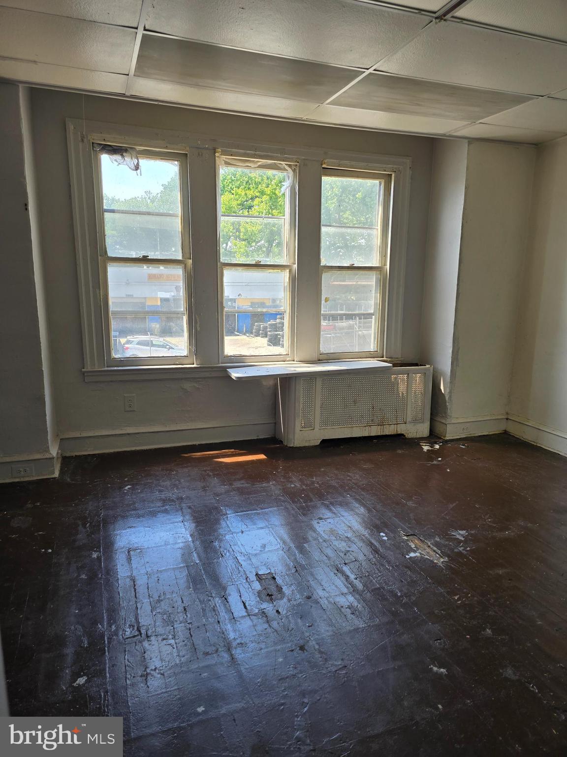 OLNEY - Commercial Sale