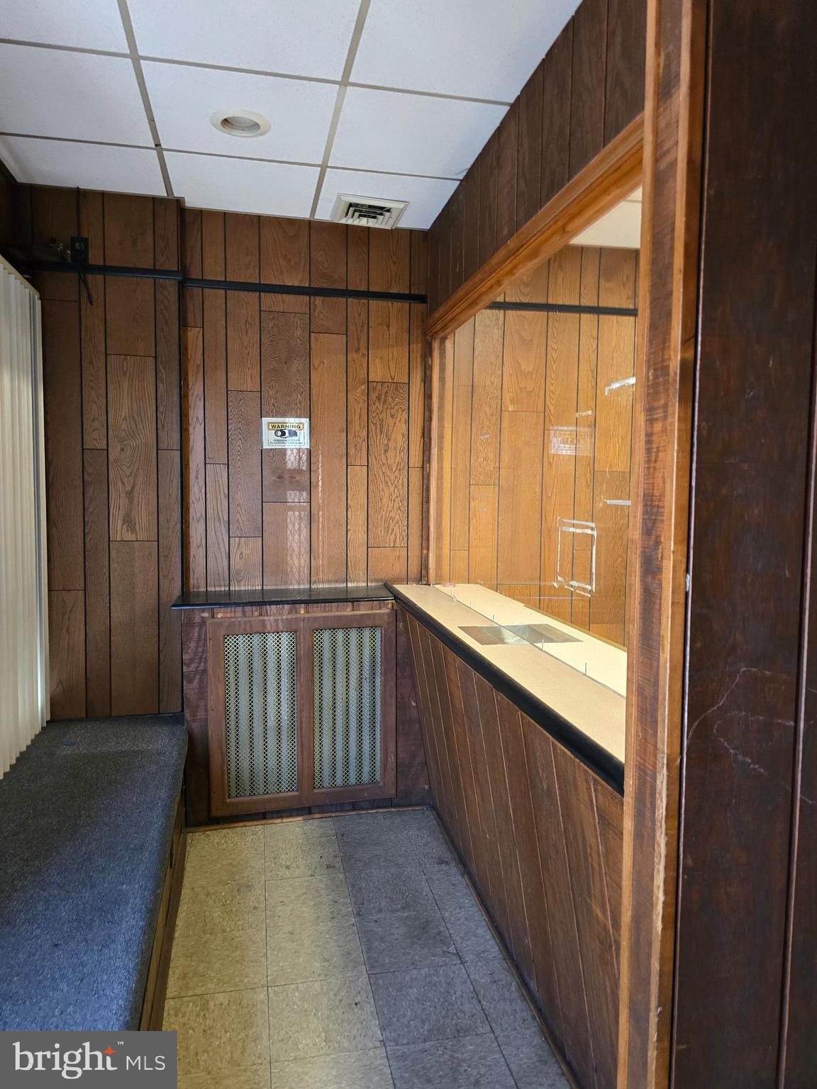 OLNEY - Commercial Sale