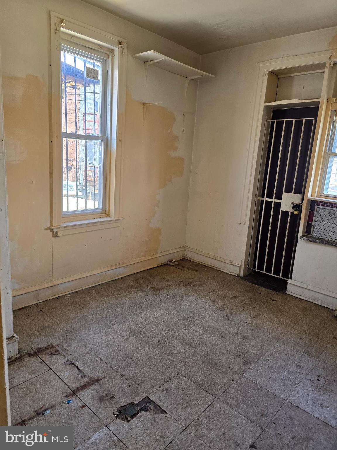 OLNEY - Commercial Sale