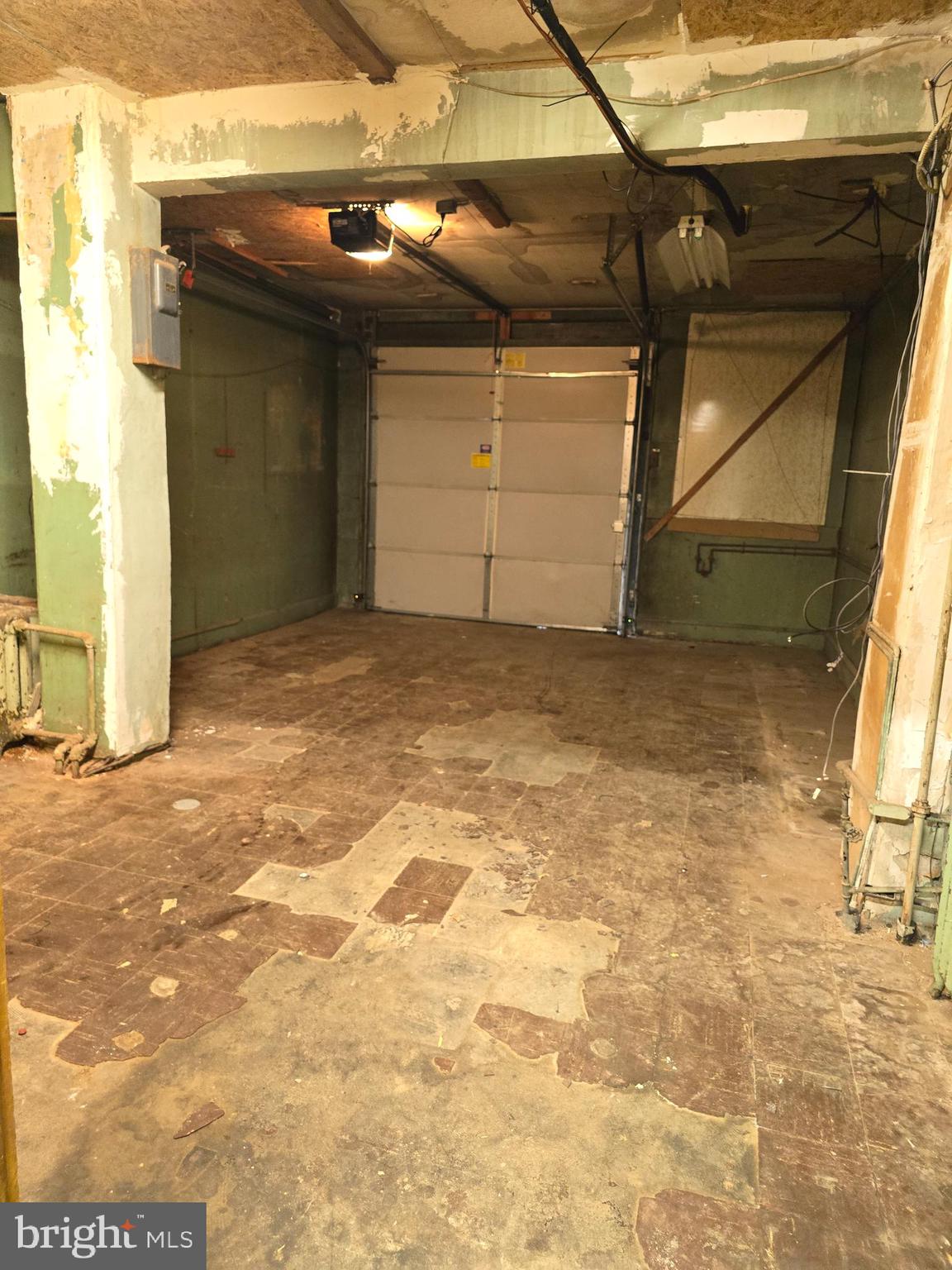 OLNEY - Commercial Sale