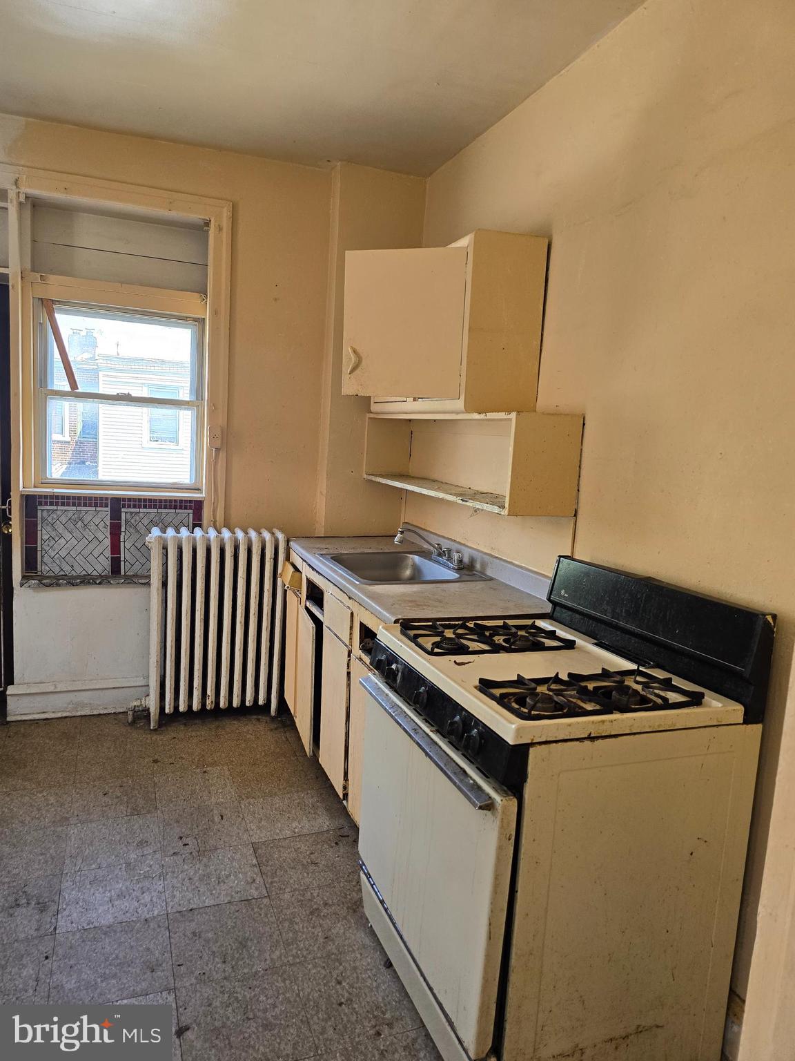 OLNEY - Commercial Sale