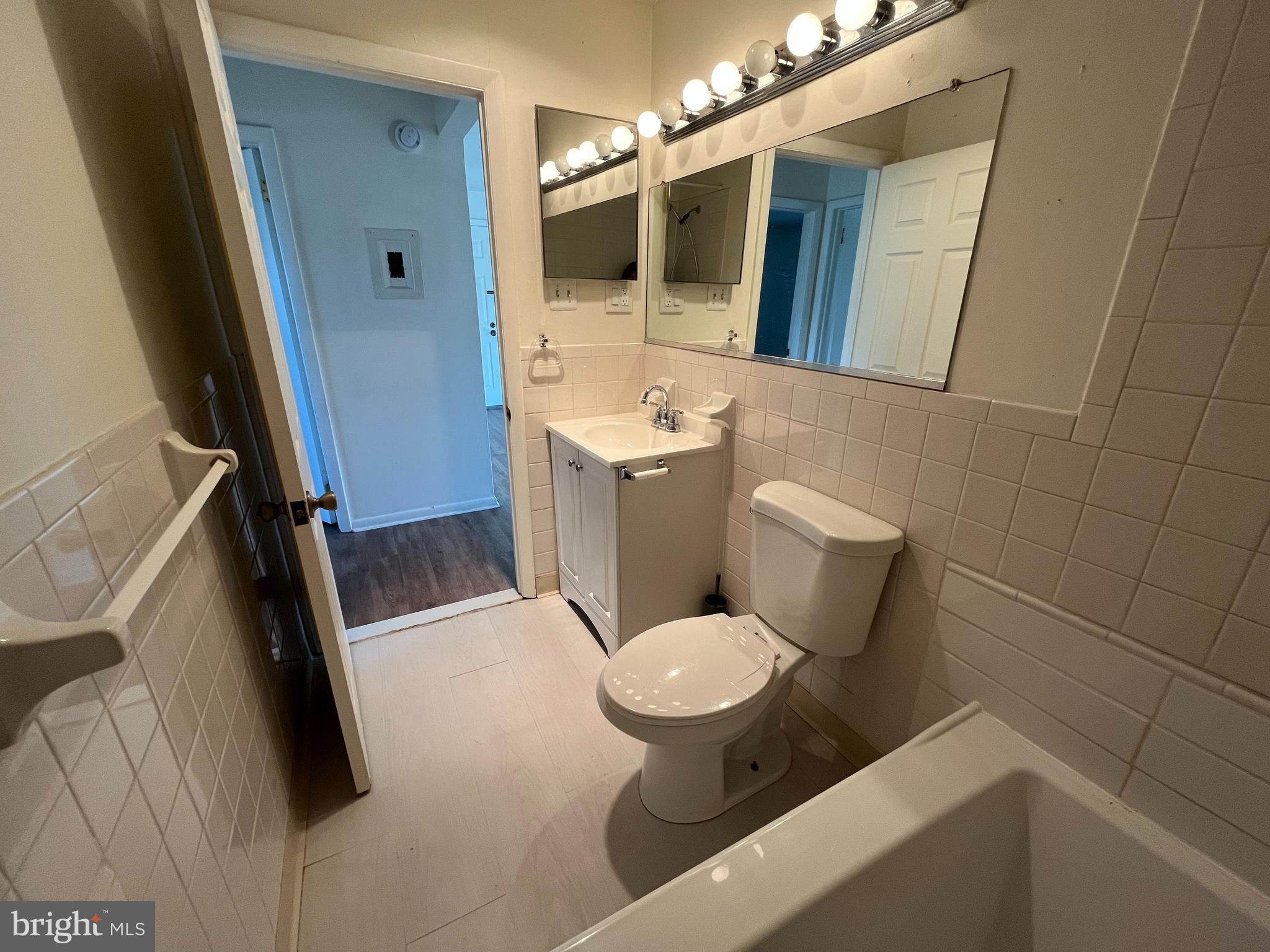 COURT OF HENDERSON - Residential Lease