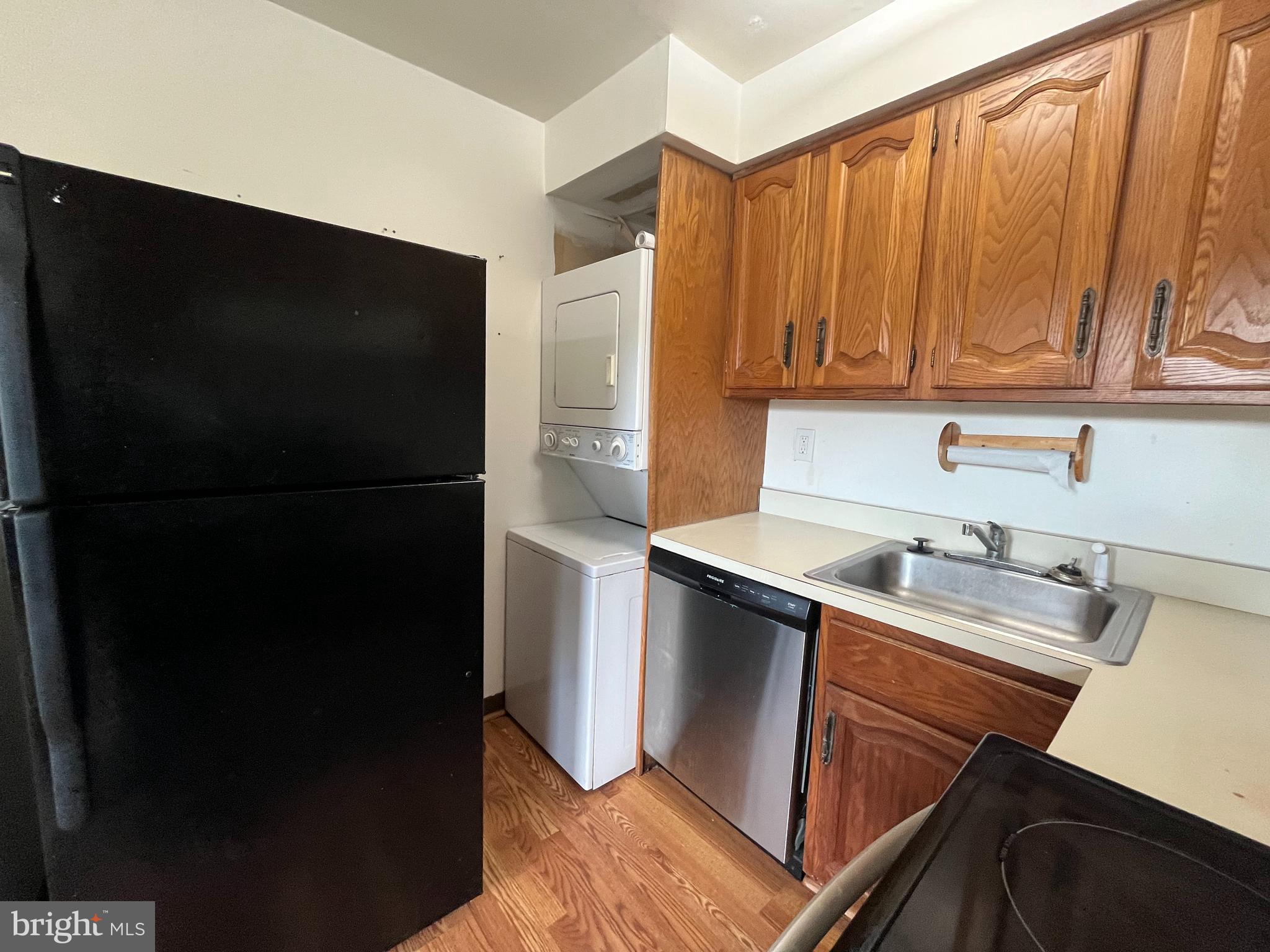 COURT OF HENDERSON - Residential Lease