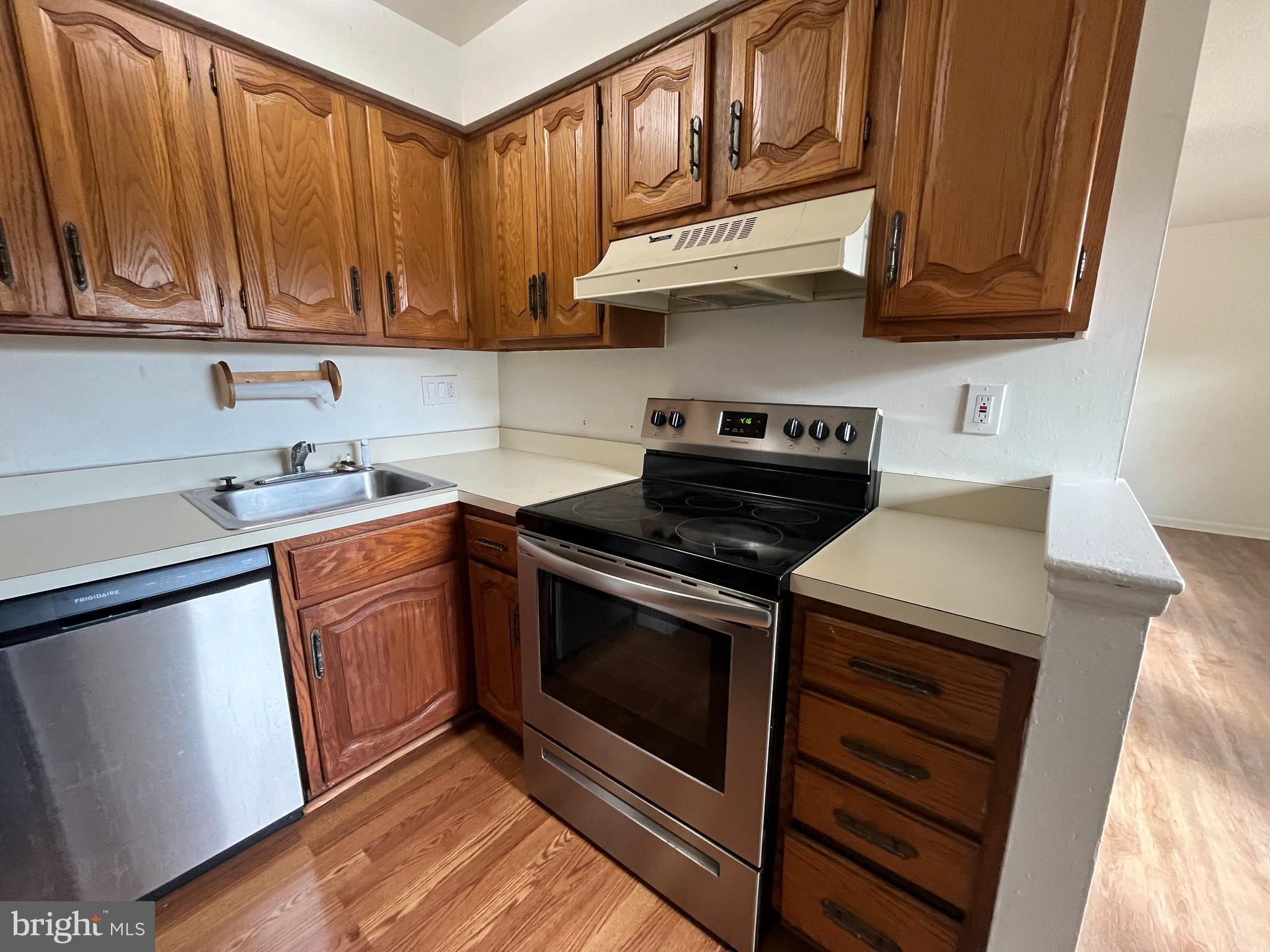 COURT OF HENDERSON - Residential Lease