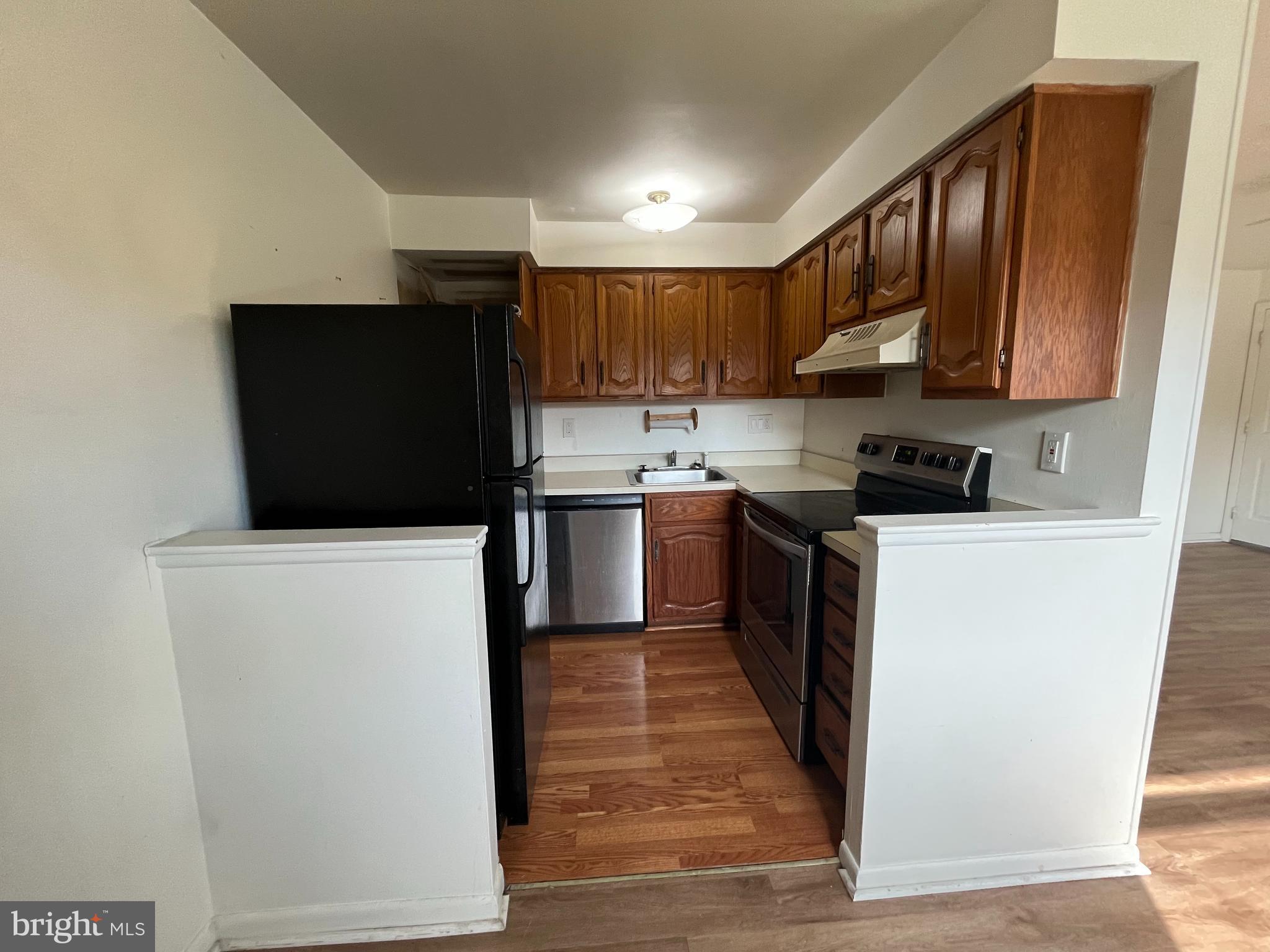 COURT OF HENDERSON - Residential Lease