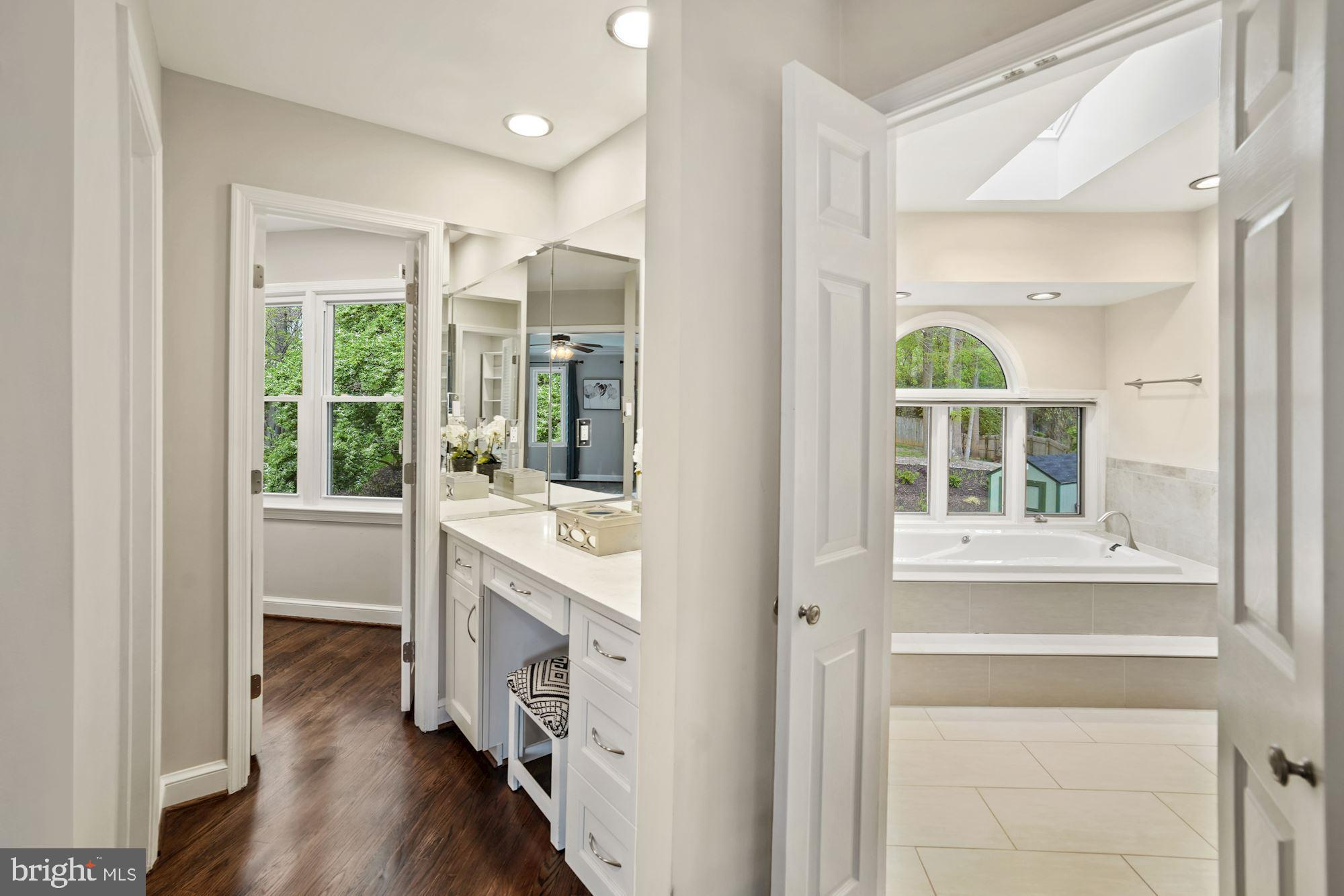 BRADLEY MANOR - Residential