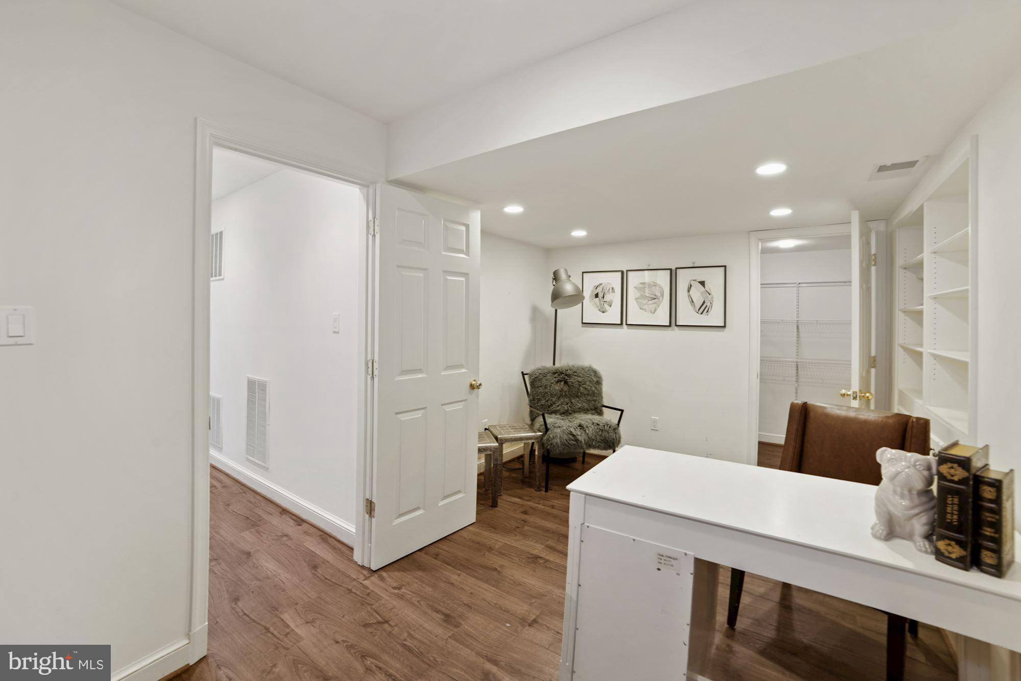 BRADLEY MANOR - Residential